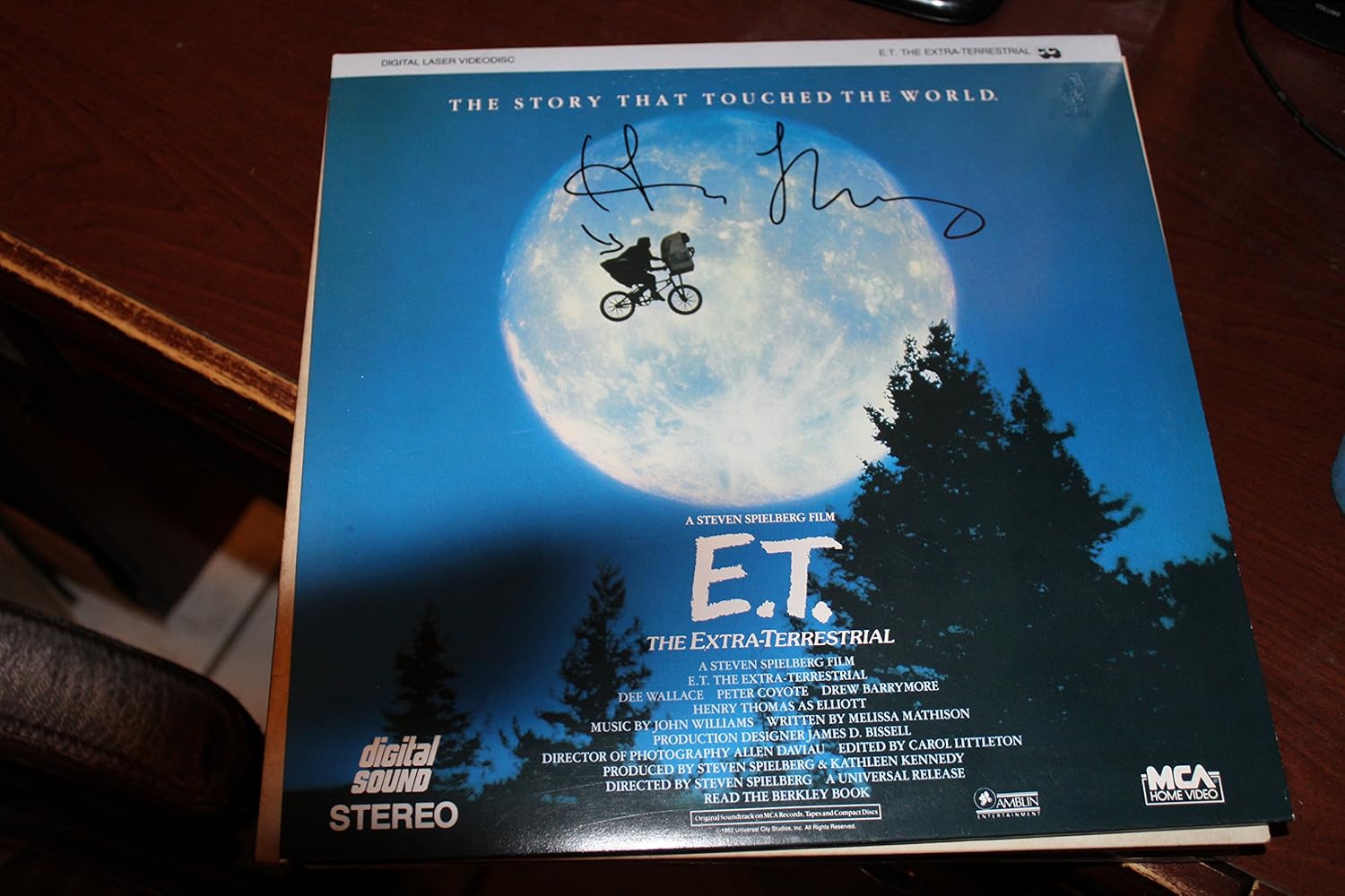 Henry Thomas Signed E T Laser Disc At Amazon S Entertainment