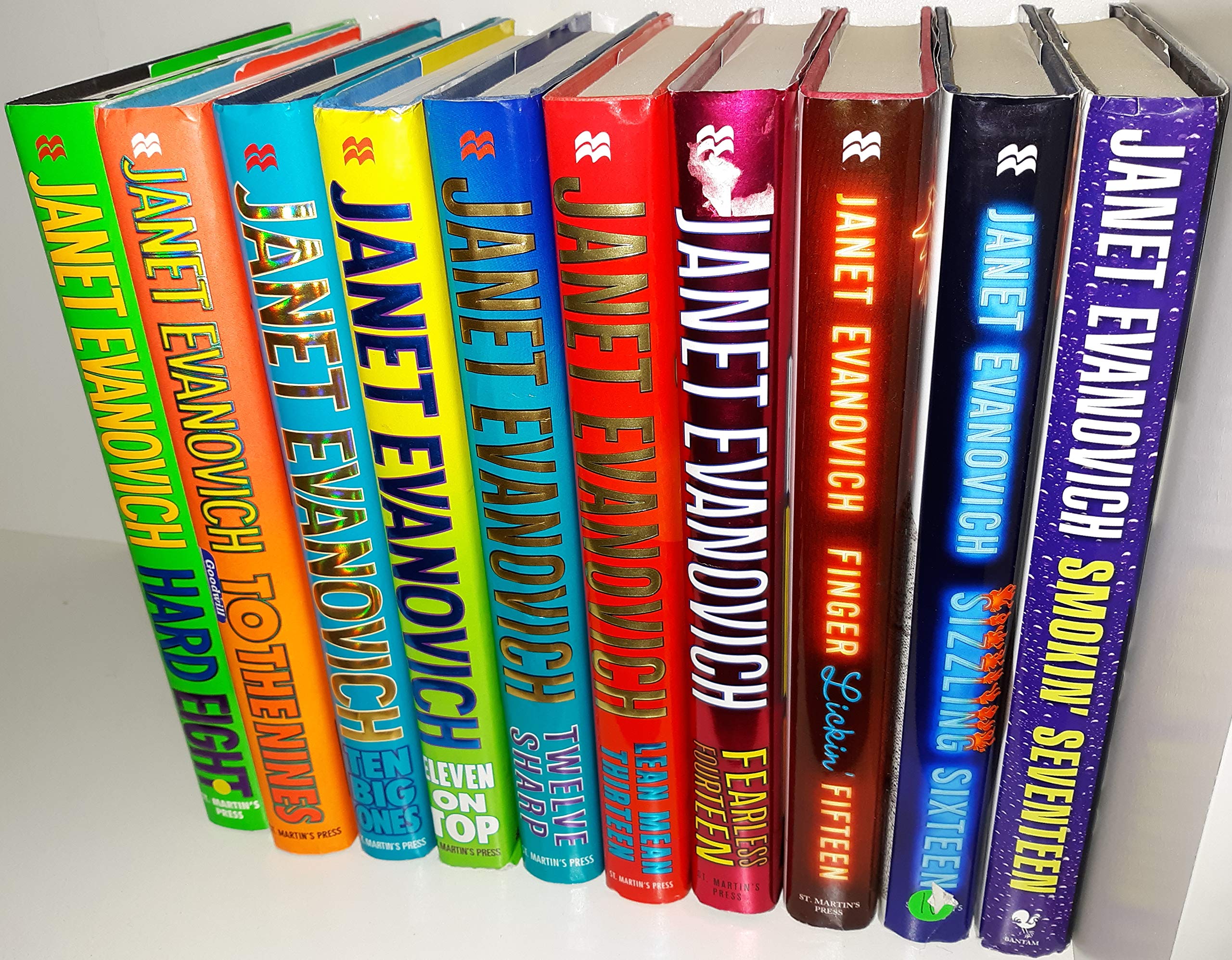 Janet Evanovich Set Of 10 Stephanie Plum 8 17 Hard Eight Smokin Seventeen Janet Evanovich Amazon Com Books