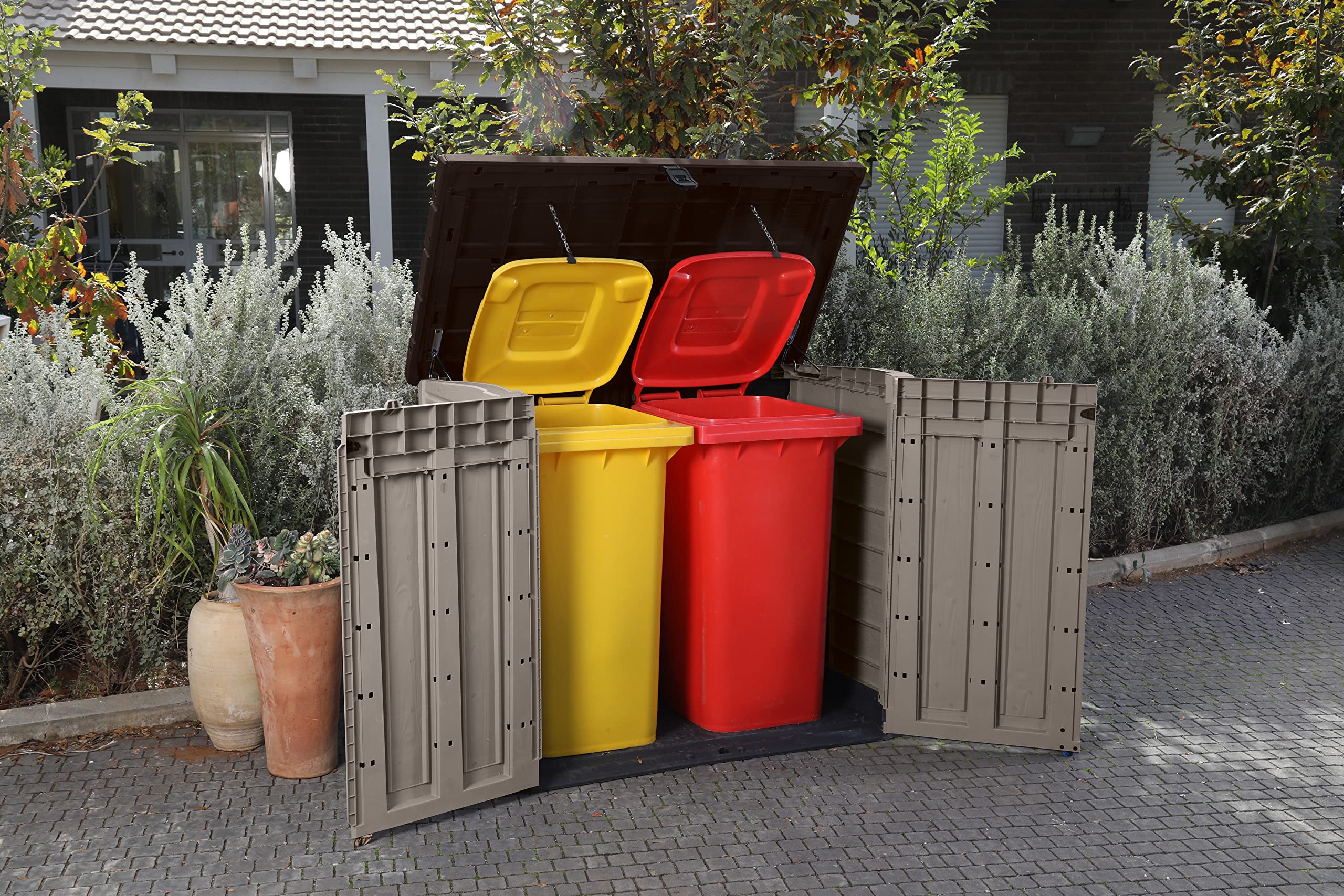 Keter Store it Out Pro Mülltonnenbox mit Gasdruckfeder, wetterfest, abschließbar, beige, 1.200 L, 145,5 x 82 x 123cm, passend für 2x240l Abfalltonnen 8