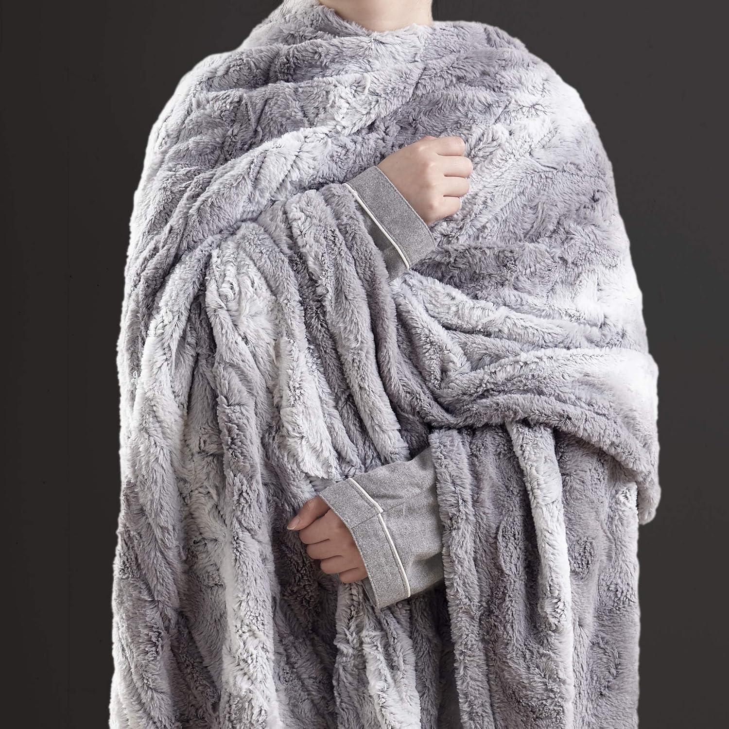 Beautyrest Zuri Electric Blanket Throw Ultra Soft Faux Fur Reverse to Mink Auto Shut Off Oversize with 3 Heat Level Setting Controller, 50x70, Grey Tip Dye: Home & Kitchen