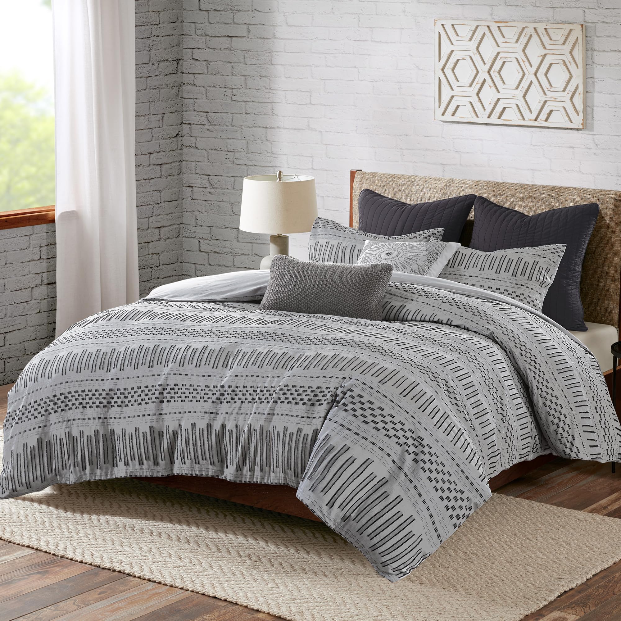 Photo 1 of ****Open to show****


***Factory seal****

INK+IVY Luxurious Cotton-Bedding Set - Mid Century Trendy Geometric Design, All Season Cozy-Cover With Matching-Shams, Full/Queen, Rhea Jacquard Grey/Black