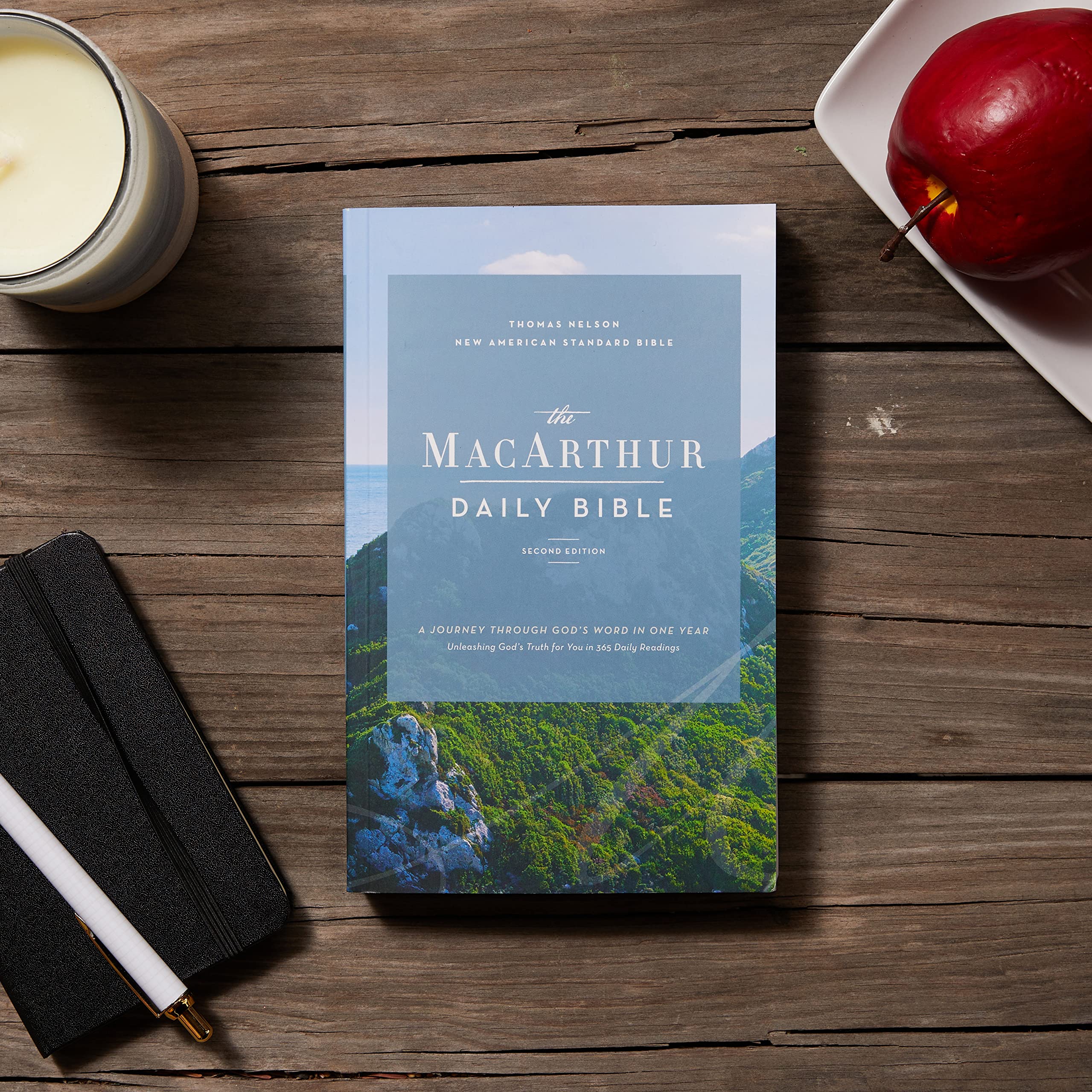 NASB, MacArthur Daily Bible, 2nd Edition, Paperback, Comfort Print