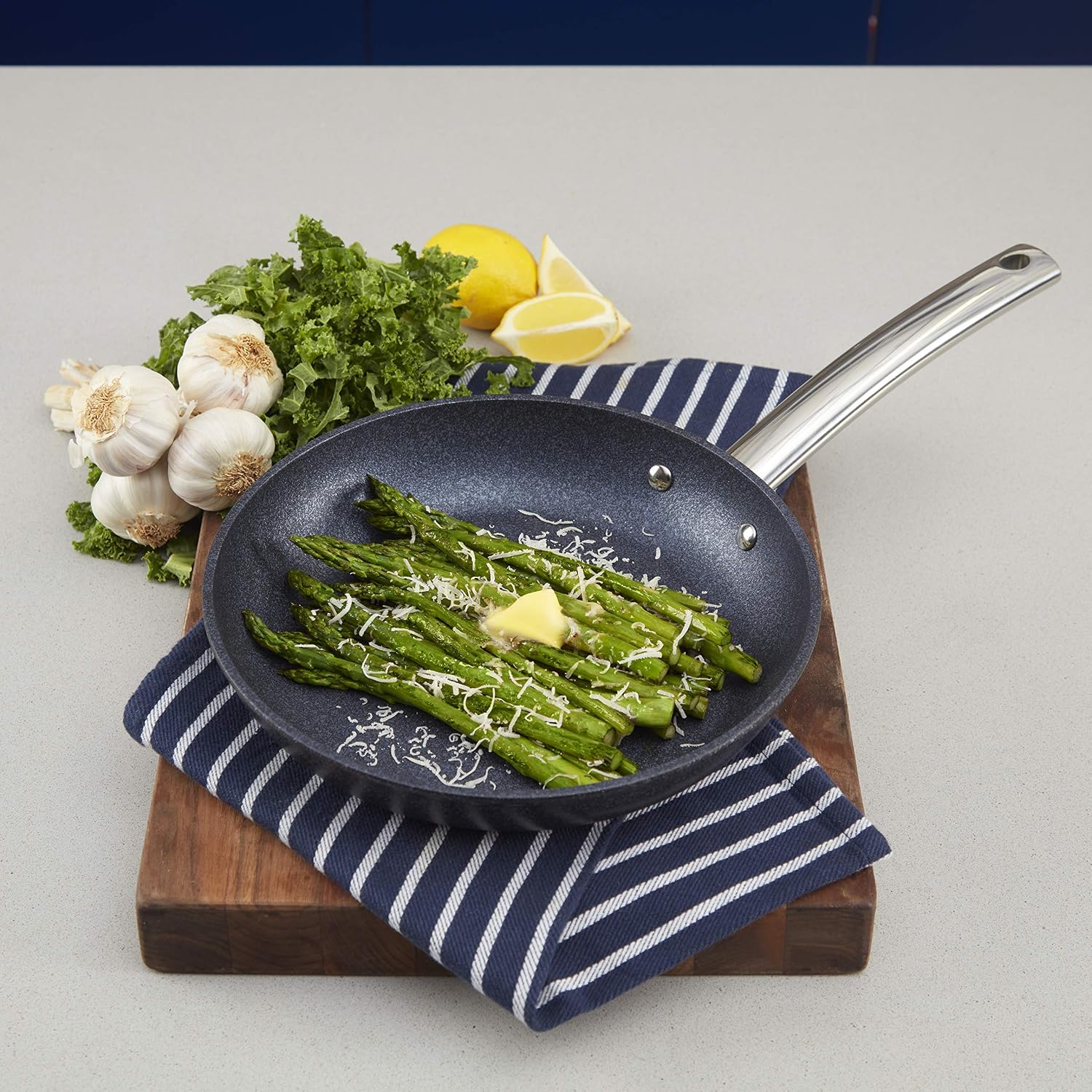 Tower T800029 Trustone Induction Frying Pan, Non Stick, Easy to Clean, Dishwasher Safe, Violet Black, 28 cm - Image 4