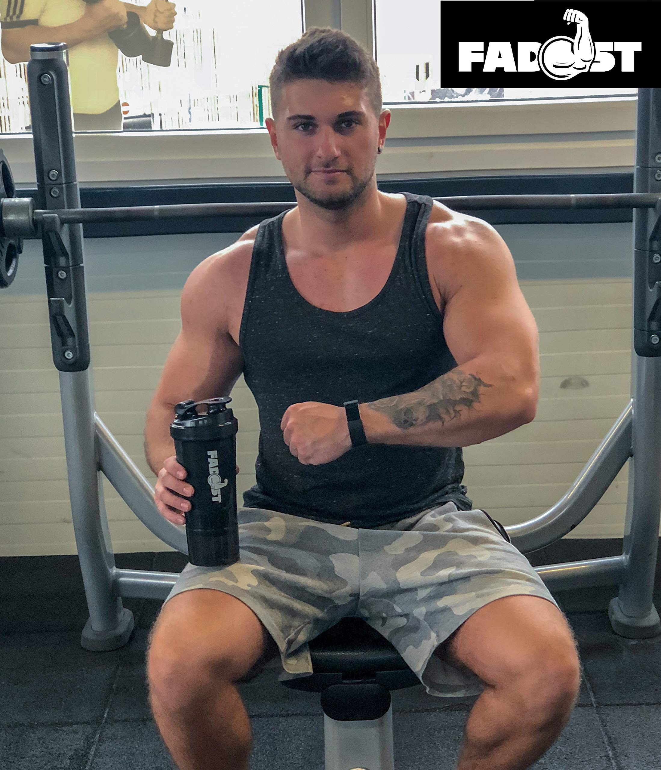 Protein Shaker mit Pulverfach und Pillenbox - Fadost Tower - 3 in 1 - BPA-frei, garantiert auslaufsicher, 600ml (skaliert bis 500ml), Fitness Gym Eiweißshaker