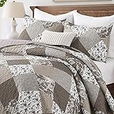 HIARUO Quilt Set Queen Size 3 Pieces Floral Patchwork Comforter Bedspread Boho Plaid Coverlet Reversible Lightweight Farmhouse Bedding with 2 Pillow Covers Shams for All Season, Brown