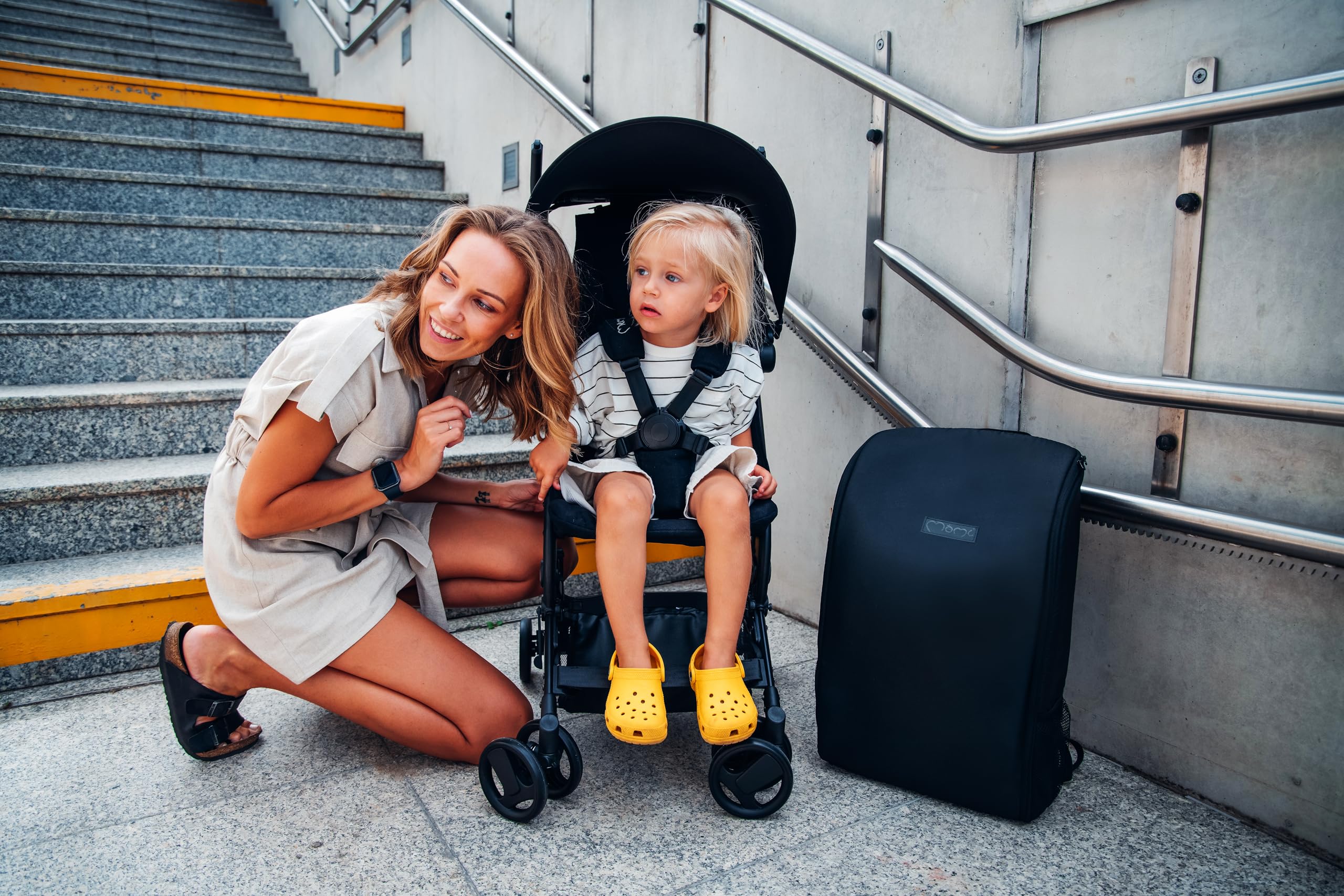 MoMi GRACE Reise Buggy Klein Zusammenklappbar - Kinderwagen Klappbar für Kinder bis 15kg ab 6 Monaten - Reisebuggy für Handgepäck Geeignet - Kinderbuggy Leicht 6,2kg - 5-Punkt-Sicherheitsgurt 2