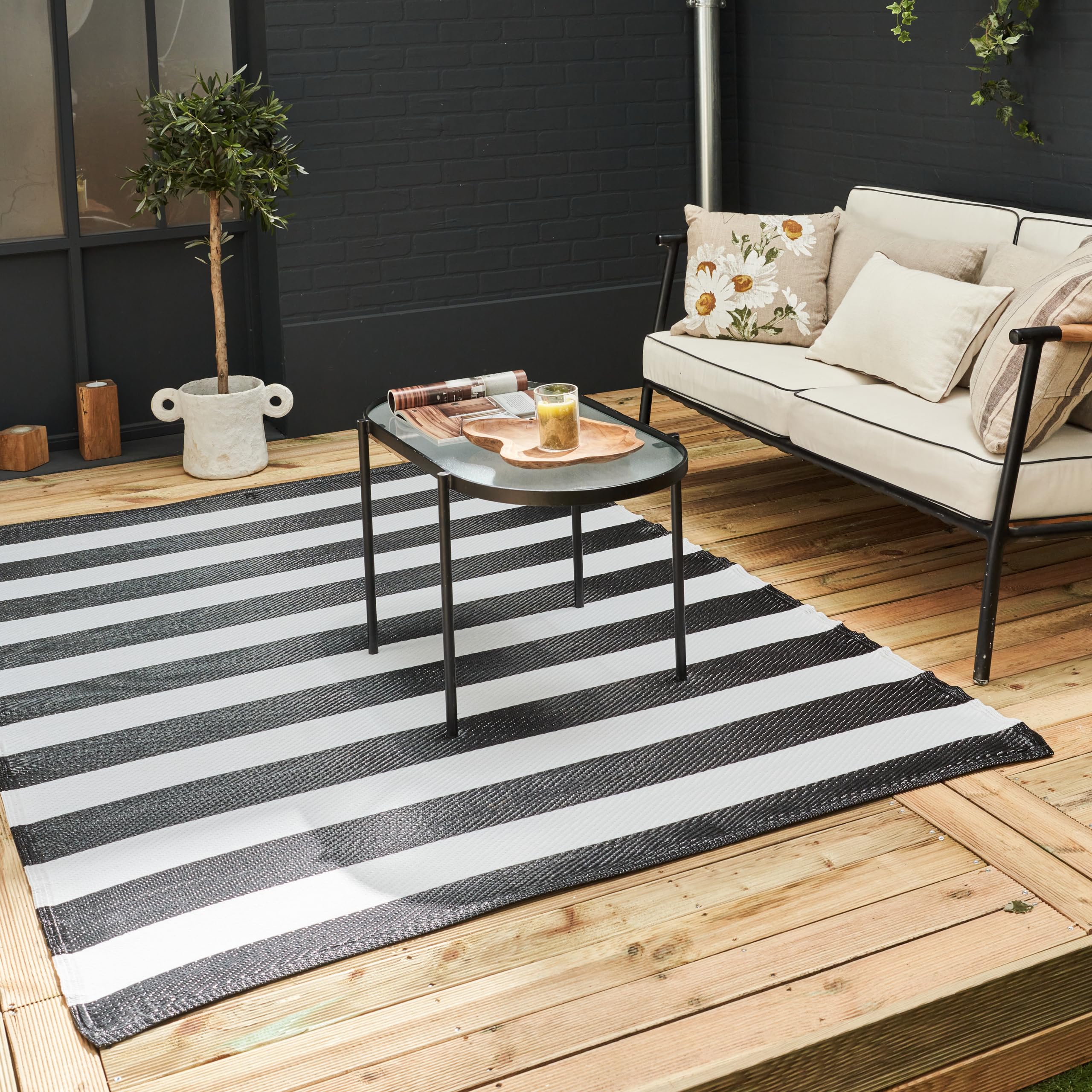 THE RUGS Rainbow Collection Outdoor Rug - Easy to Clean, Waterproof Plastic Outdoor Rugs for Garden, Patio, Balcony, Camping - Vibrant Plastic Straw Rug - Striped Black/White, 120x160