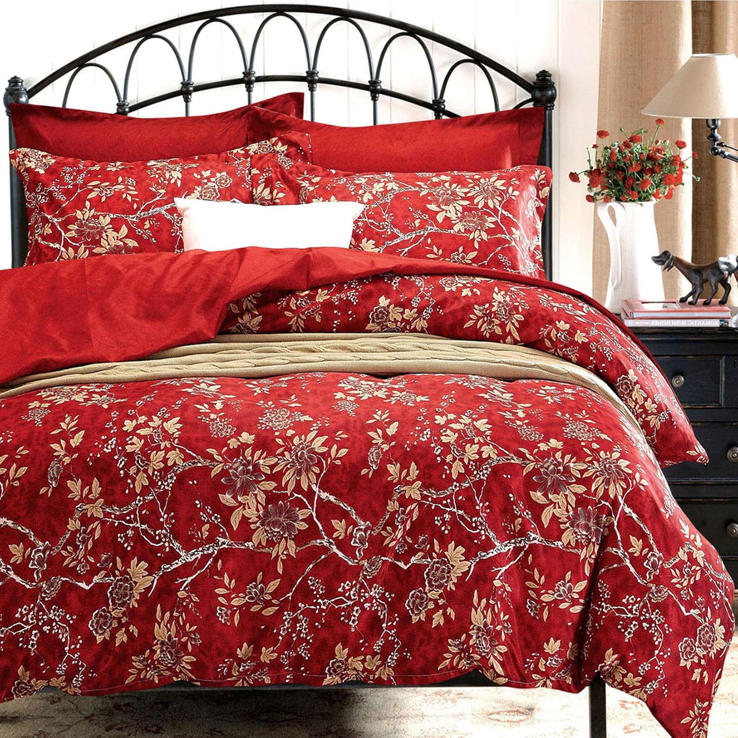 Amazon Com Wake In Cloud Red Floral Comforter Set Vintage Flowers Pattern Printed Soft Microfiber Bedding 3pcs Queen Size Home Kitchen