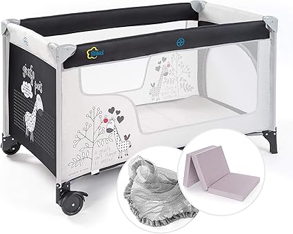 Fillikid Lit Parapluie Pour Bebe Et Enfant Avec Roulettes Matelas De Voyage 1 X 60 Cm Sac De Transport Moustiquaire Acces Lateral Giraffe Noir Blanc Amazon Fr Cuisine Maison