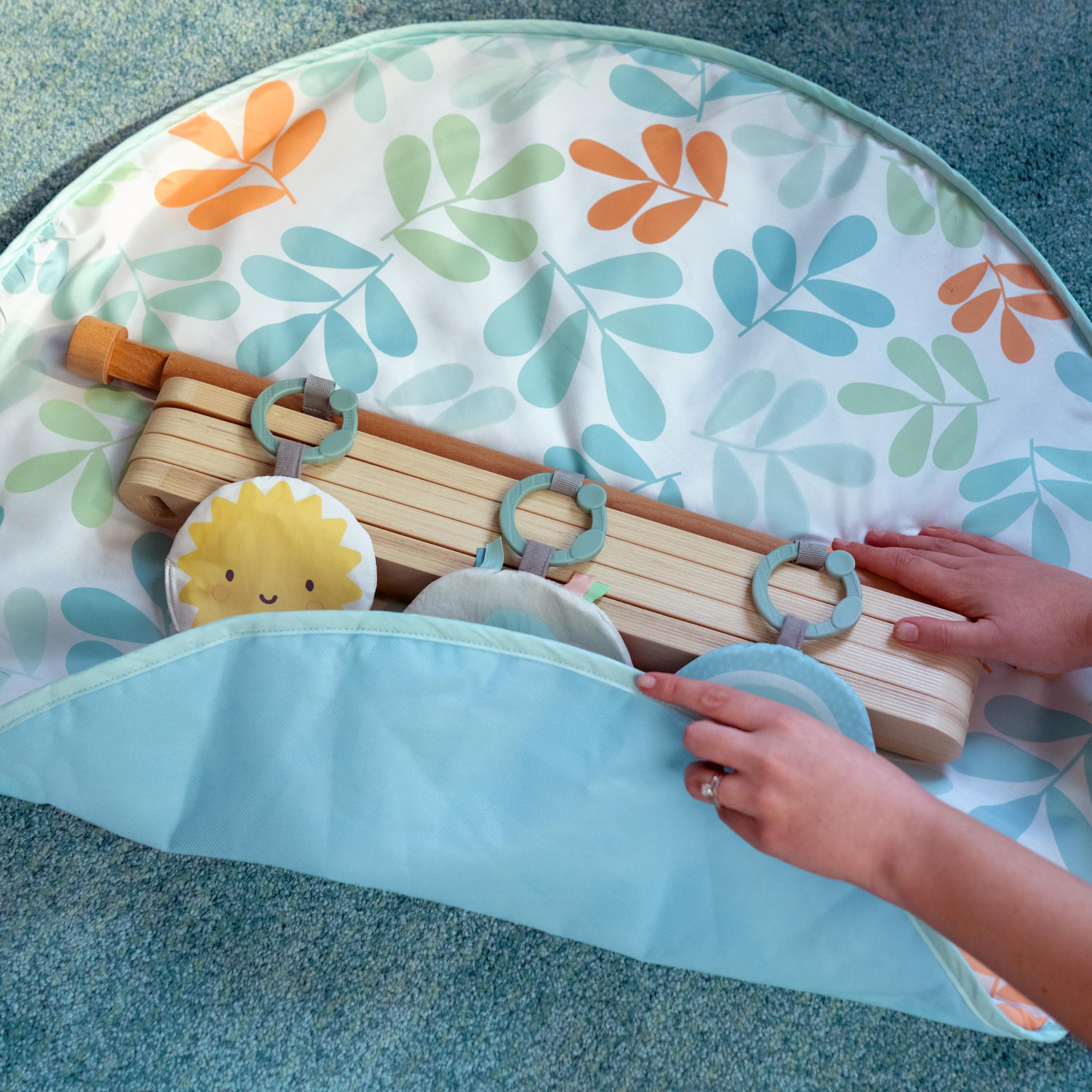 Ingenuity: ity Sun Valley Wooden Toy Arch & Baby Play Mat, Foldable A-Frame Bar with 3 Removable Toys, Machine-Washable Mat, Unisex, for Ages 0-36 Months