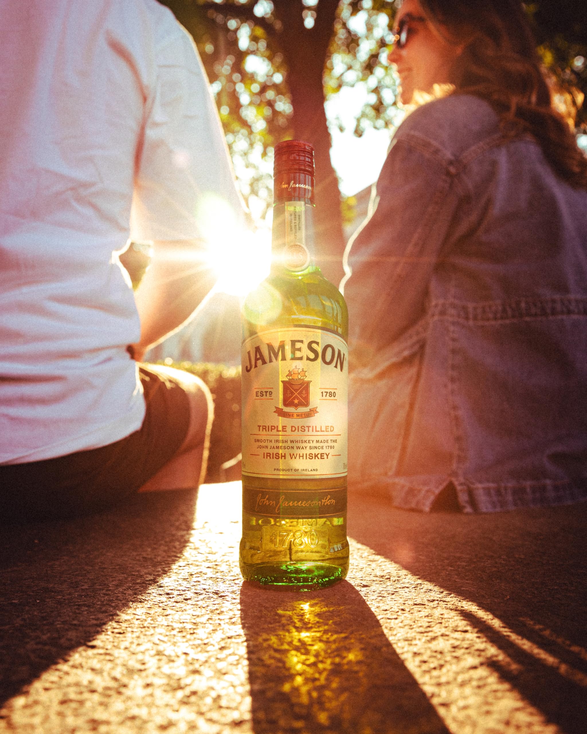 Jameson Irish Whiskey, Blended Irish Spirit aus feinen, dreifach destillierten Pot Still und Grain Whiskeys, Milder und zeitloser Genuss aus Irland, 1 x 1 l 5