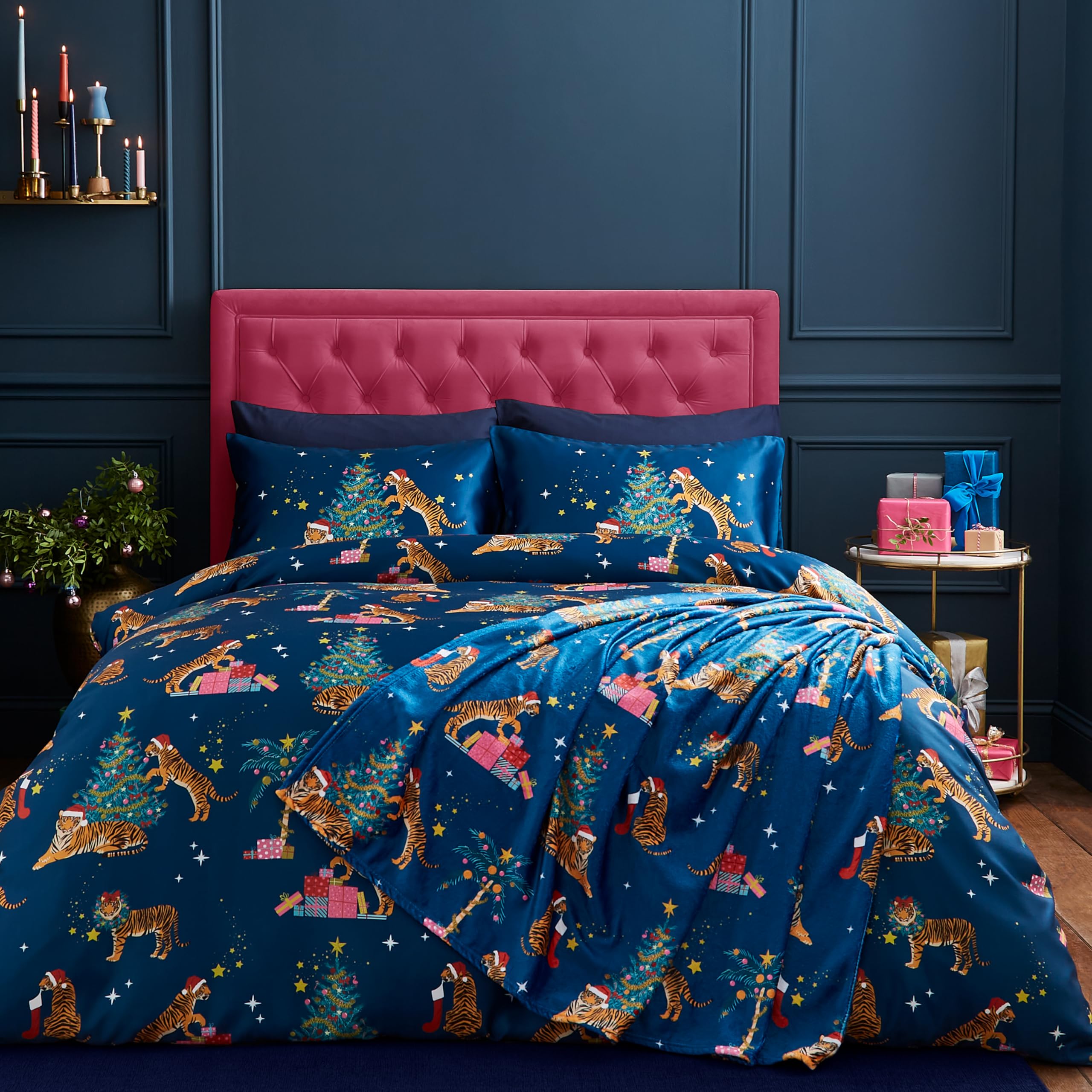 Catherine Lansfield Christmas Tiger Soft Satin Reversible King Duvet Cover Set with Pillowcases Navy Blue