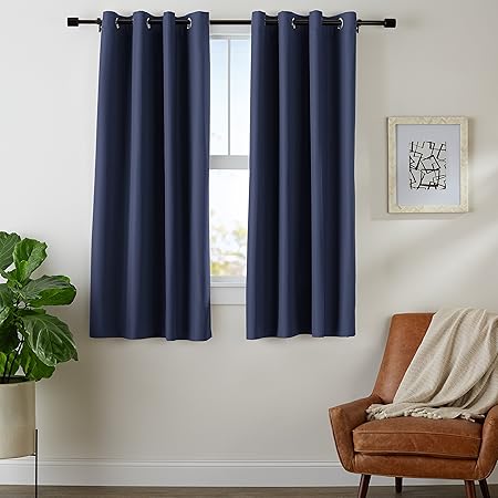 amazon basics juego de cortinas que no dejan pasar la luz con ojales 117 x 137 cm azul marino