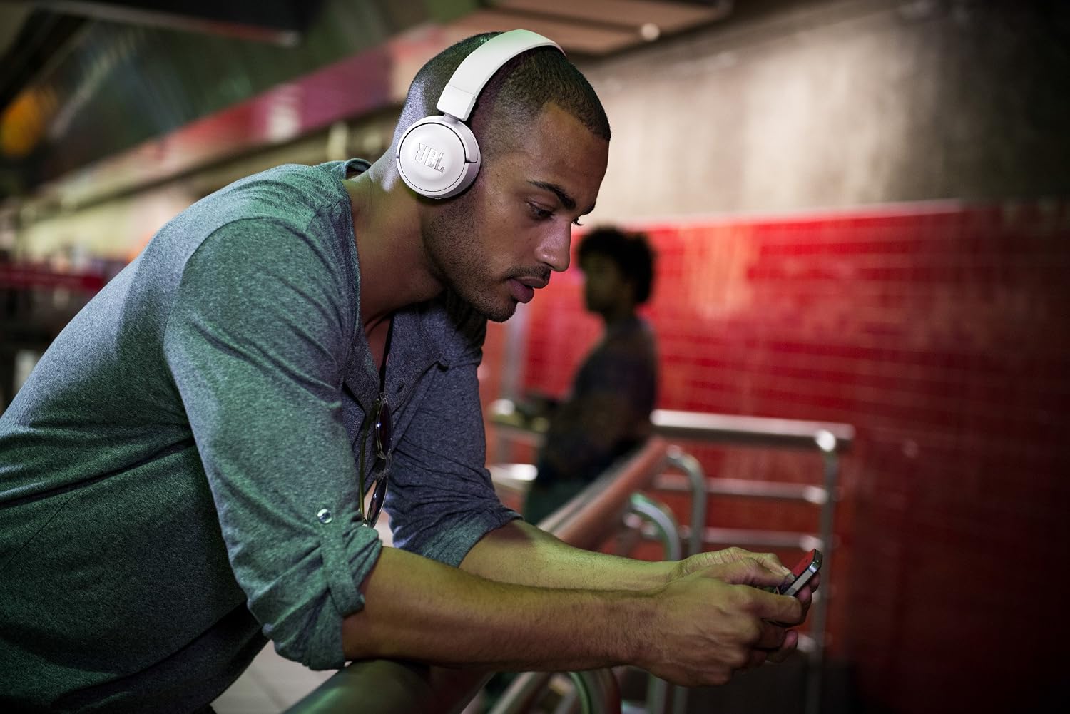 Blu Leggere e Pieghevoli JBL T450BT Cuffie Sovraurali Bluetooth Cuffie On  Ear Wireless con Microfono e Comandi su Padiglione JBL Pure Bass Sound da  Viaggio fino a 11 h di Autonomia Elettronica