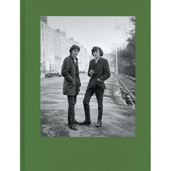 Amazon.com: The Seventh Dog: 9780714848532: Sussman