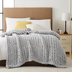 L'AGRATY Chunky Knit Blanket