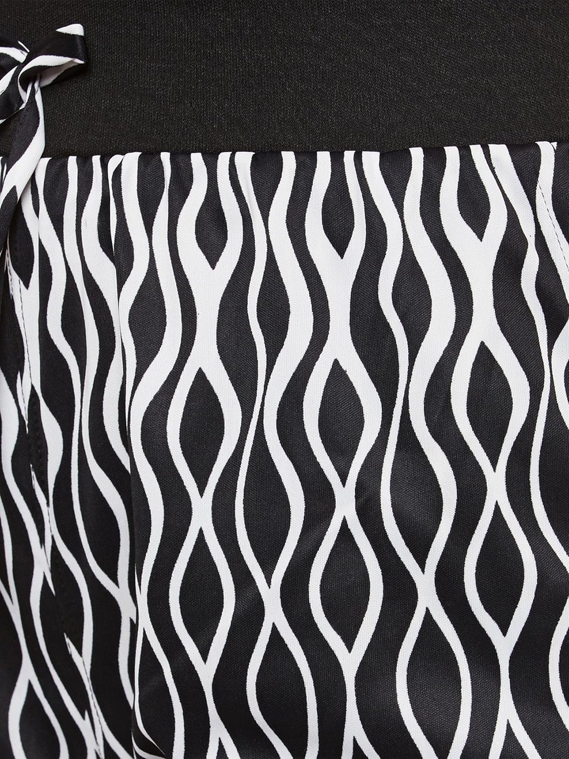 sakhi sang black & white printed pajamas