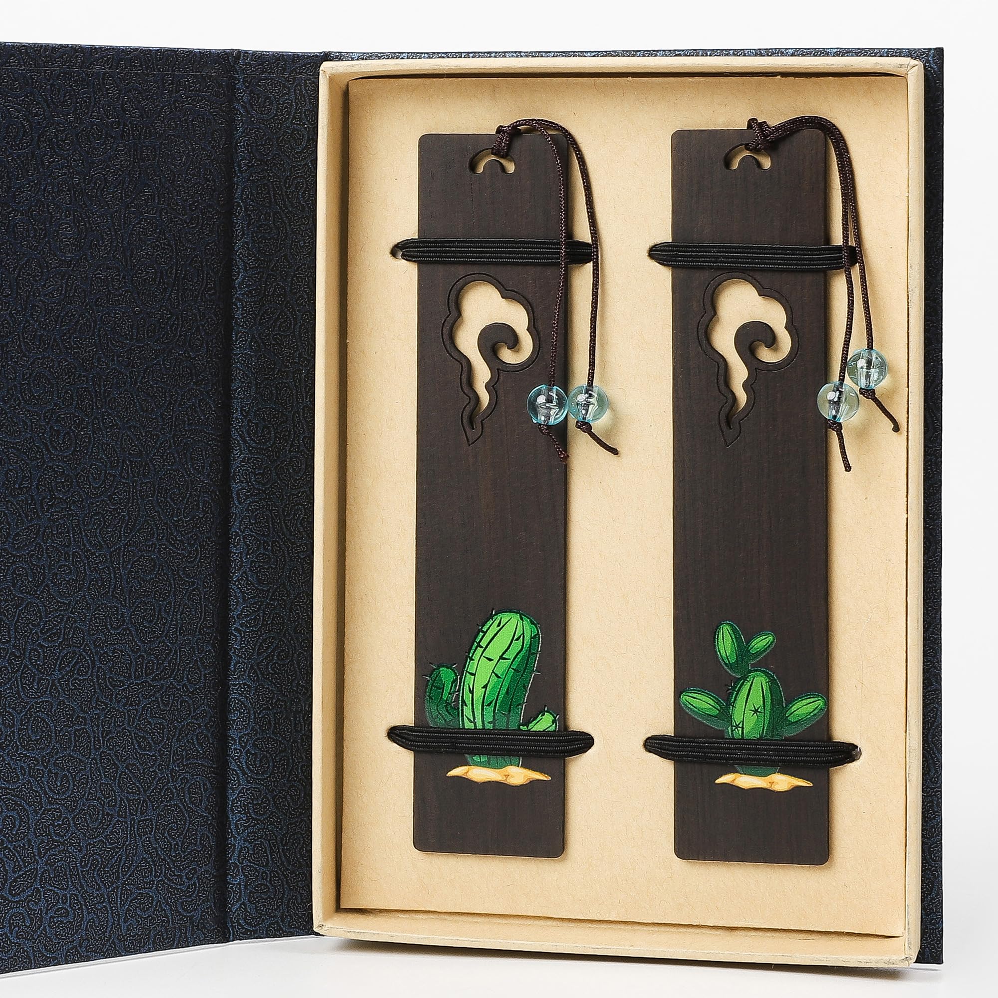 SNCCJ Handmade Wooden Bookmark, 2 Pieces Vintage Style Reading Book Markers with Pendant, Gift Box Set Ideal for Book Lover Librarian Readers Bookworm (Cacti)