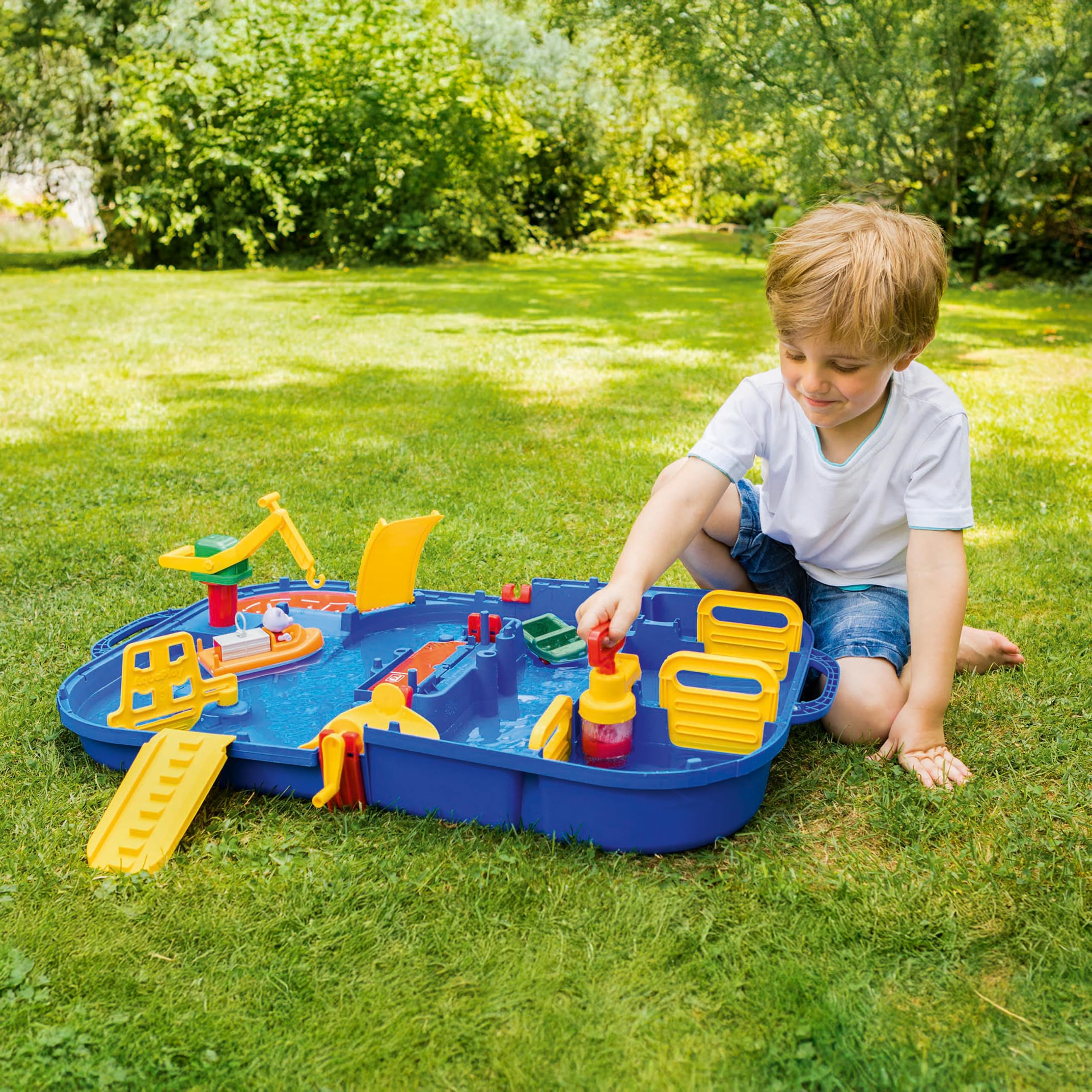 AquaPlay - LockBox - Wasserbahn als Transportkoffer mit 27 Teilen, Spieleset inklusive 1 Hippo Wilma, Amphibienauto und Containerboot, für Kinder ab 3 Jahren, 8700001516, Blau 5