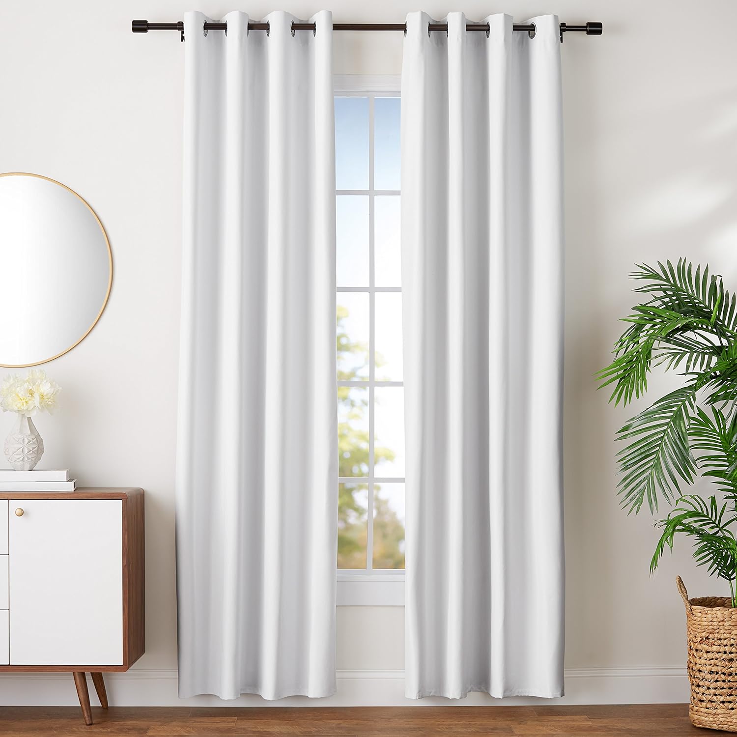 amazon basics juego de cortinas que no dejan pasar la luz con ojales 140 x 245 cm blanco