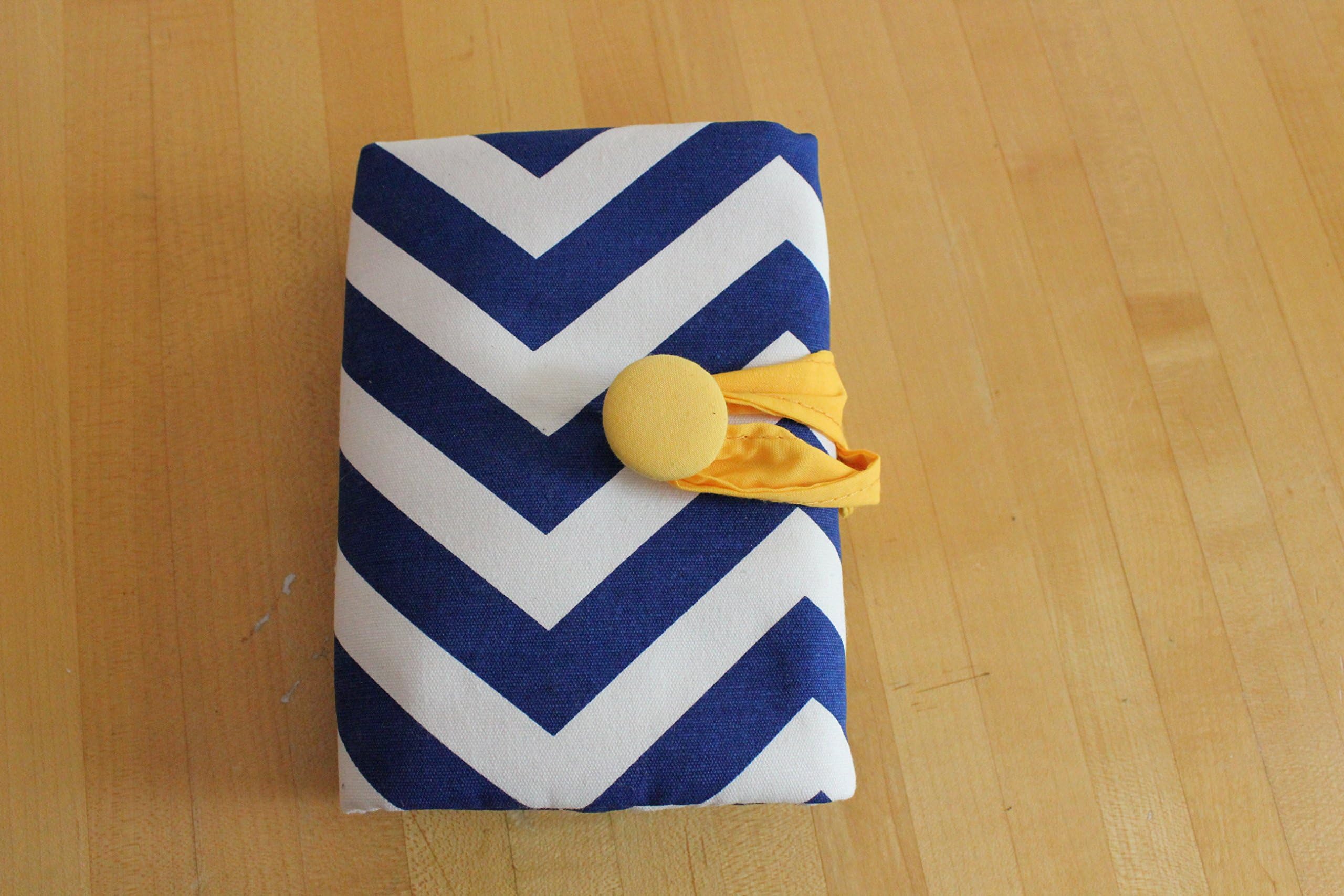 Deluxe Pattern Crochet Hook Case - Holder with Pockets for Multiple Hooks by Sparkling Pumpkin (Navy Chevron)