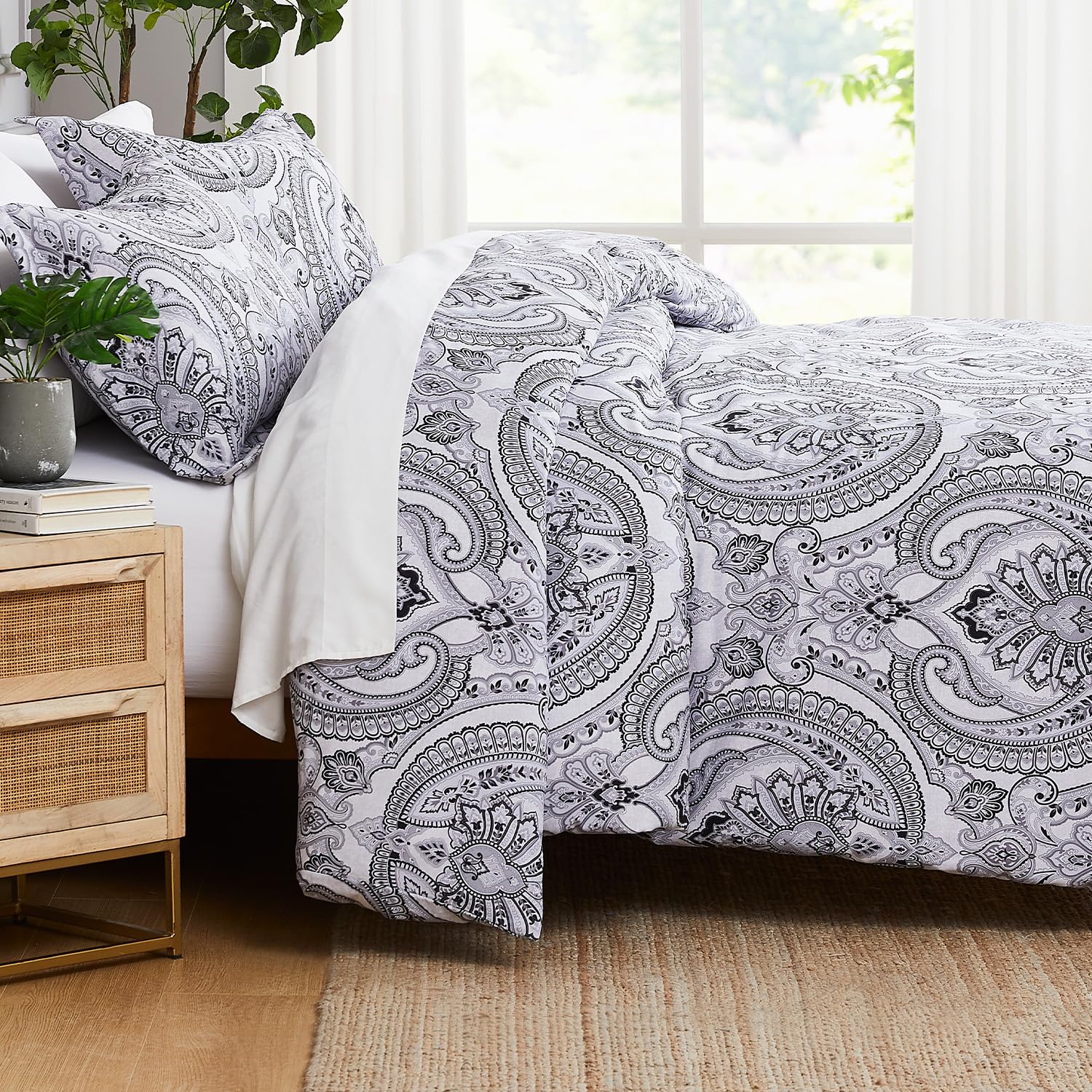 Southshore Fine Living, Inc. King Size Comforter Set, Down Alternative Bed Comforter Boho Bedding, Paisley Print Bedspread, King/California Size with 2 Matching Shams, Pure Melody Black Image