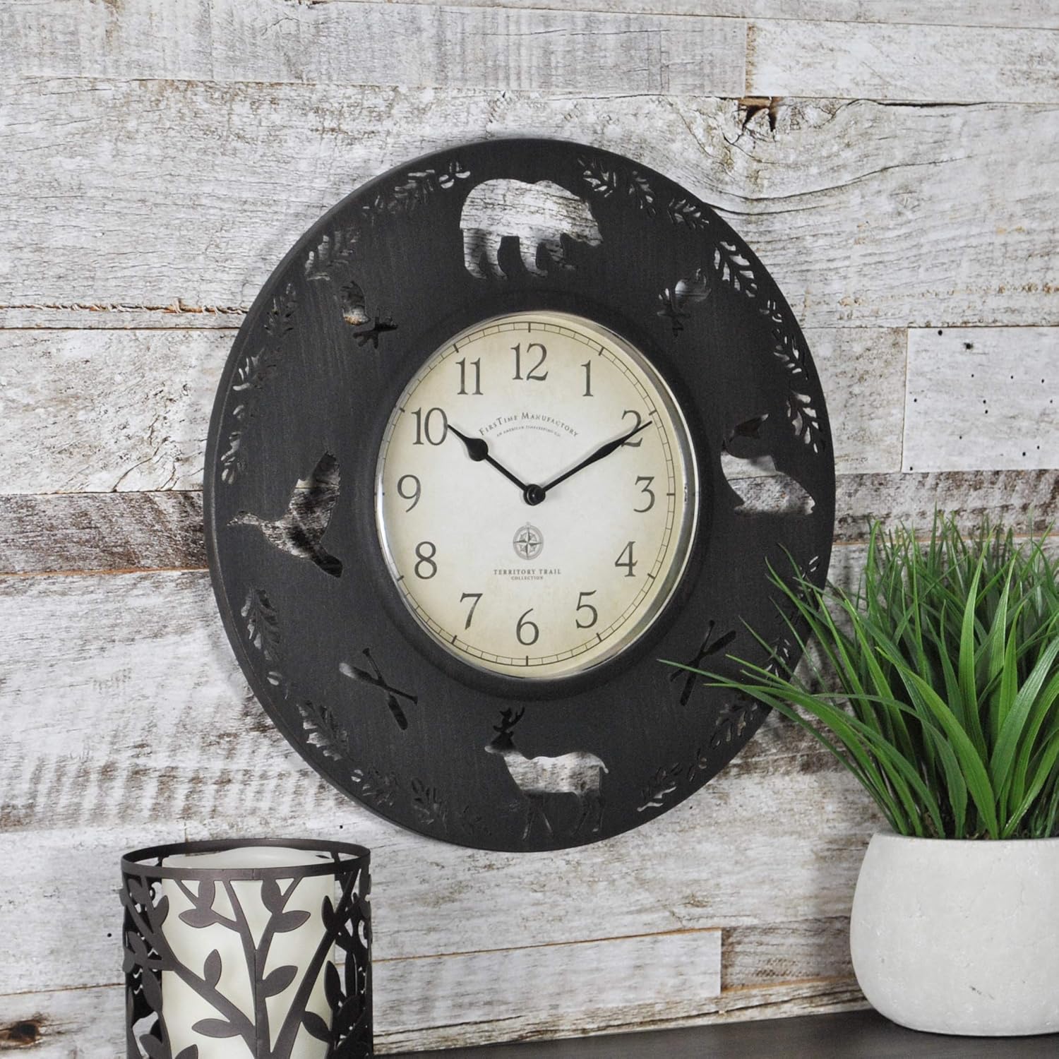 Deko Figür, rustik duvar saati ile kesilmiş siluet 33,02 cm Deko Figür, rustik duvar saati ile kesilmiş siluet 33,02 cm