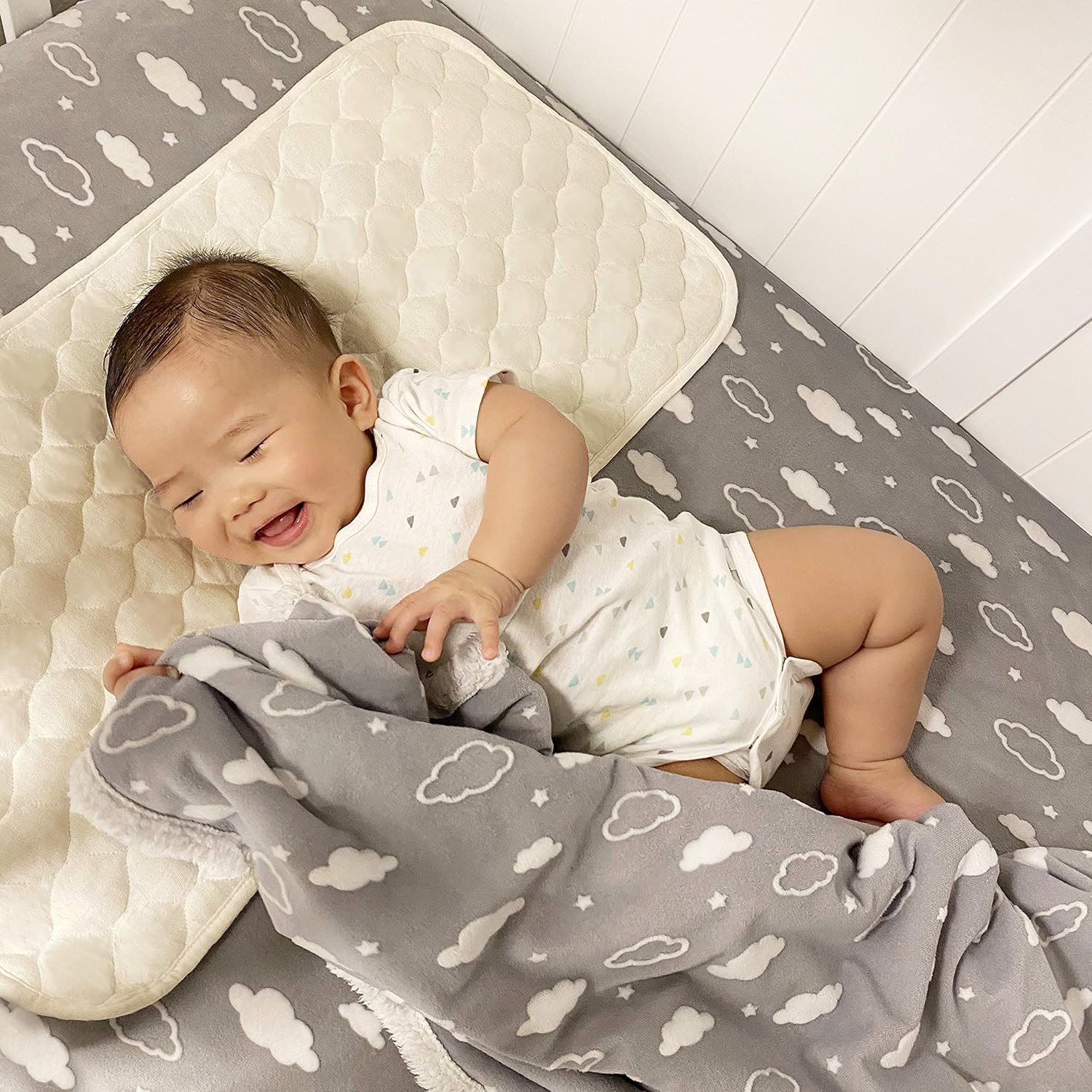 American Baby Company Heavenly Soft Sherpa/Chenille Receiving Blanket, 3D Cloud Grey, 30" x 35", for Boys and Girls : Baby