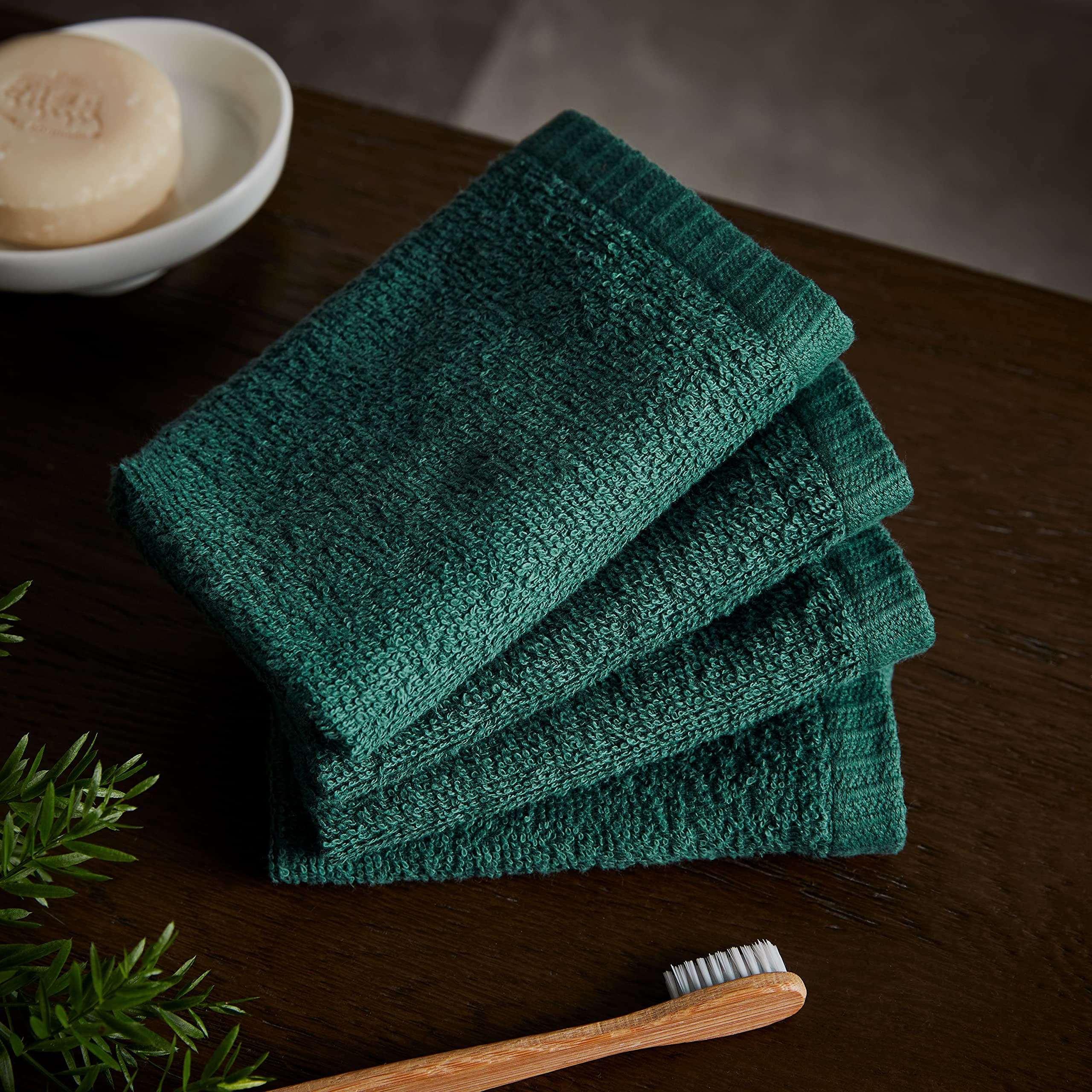 Catherine Lansfield Quick Dry Cotton Face Cloth 4 Pack Forest Green — image 1