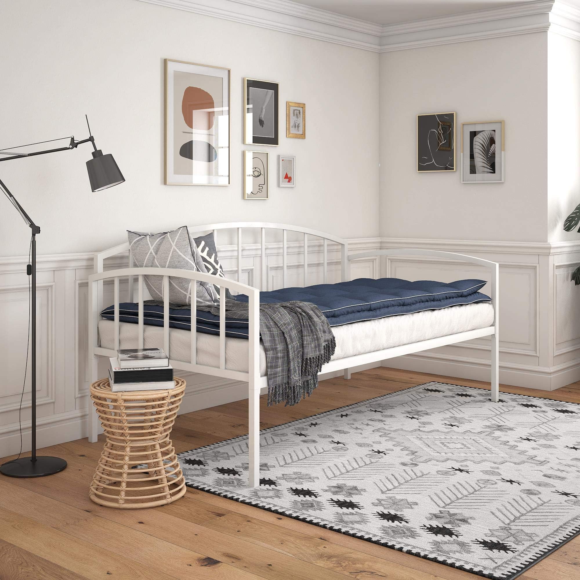REALROOMS Anita Metal Daybed, Twin, White