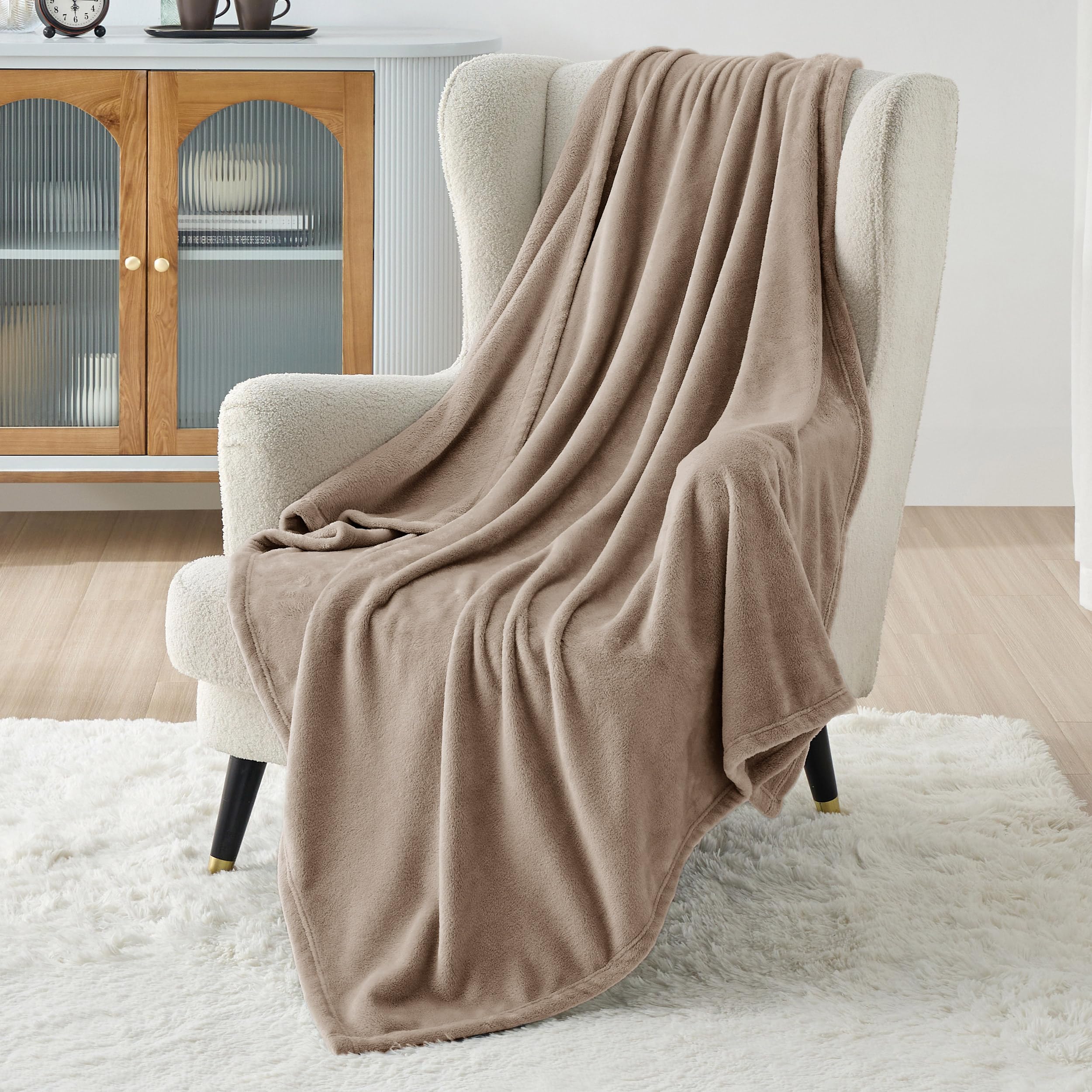 Bedsure Fleece Throw Blanket for Bed - Soft Cosy Fluffy Blankets for Sofa, Warm Double Throws for Audlts, Oxford Tan, 150x200 cm