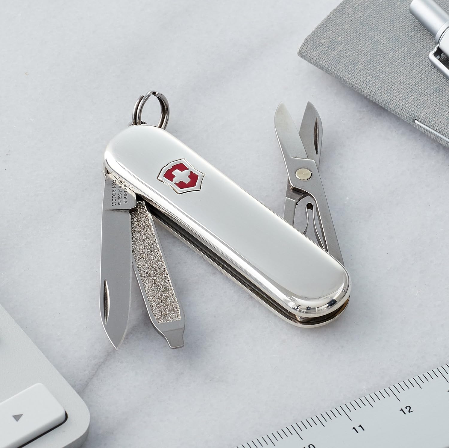 Victorinox Victorinox Swiss Army Classic SD Pocket Knife 58mm Translucent Pink
