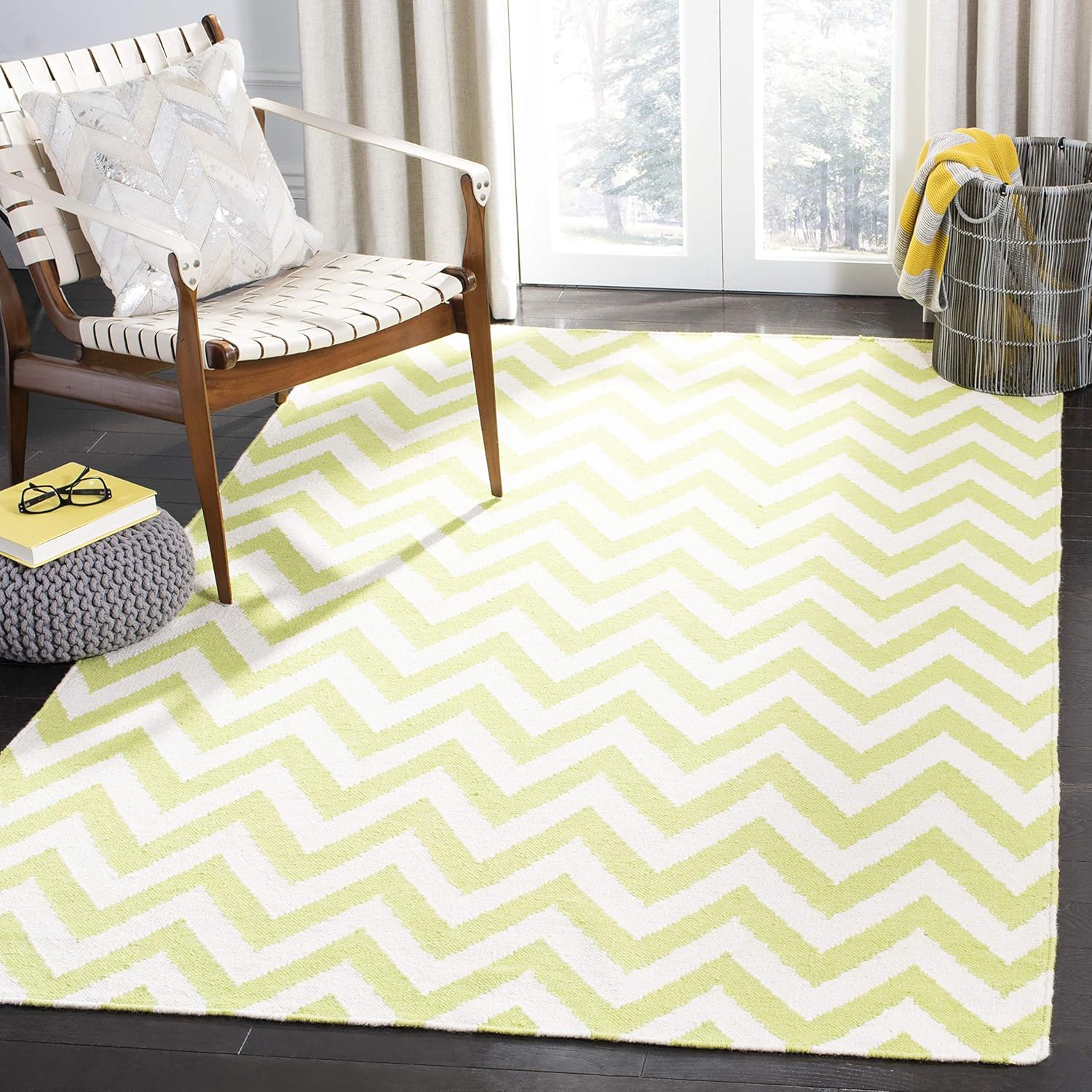 Safavieh Dhurries Collection DHU557A Hand Woven Green and Ivory Premium Wool Area Rug (4' x 6')