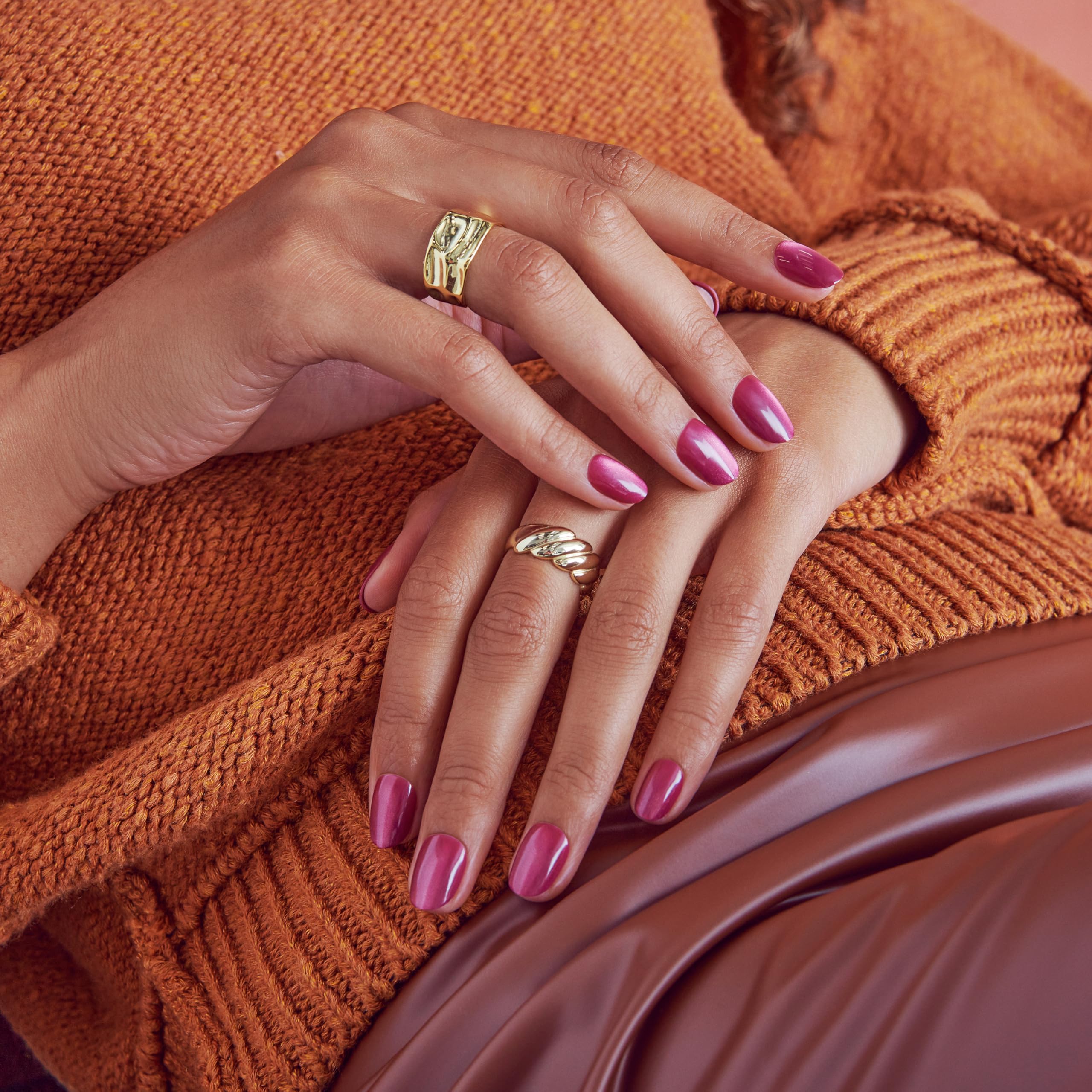 KISS Gel Fantasy Magnetic Press On Nails Short, ‘Set Us Free’, Red, Oval Shaped, Includes 28 Fake Nails, Nail Glue 2g, 1 Manicure Stick, 1 Mini Nail File - Image 4