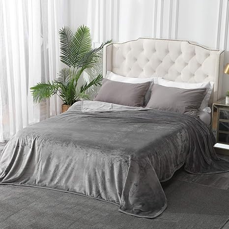 Amazon Com Leeden Ultra Soft Fleece Blanket King Size All Season Bed Blankets Throws For Couch Sofa Plush Warm Fuzzy Anti Static Lightweight Flannel Microfiber Light Grey 108 X 90 Kitchen Dining
