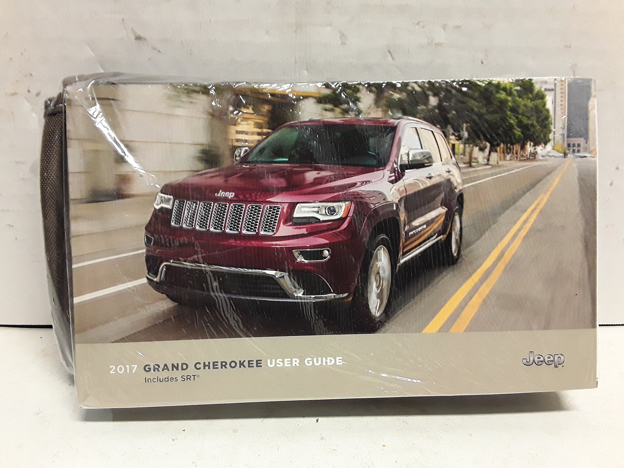 2017 Jeep Grand Cherokee owners manual Paperback Bunko – 2017