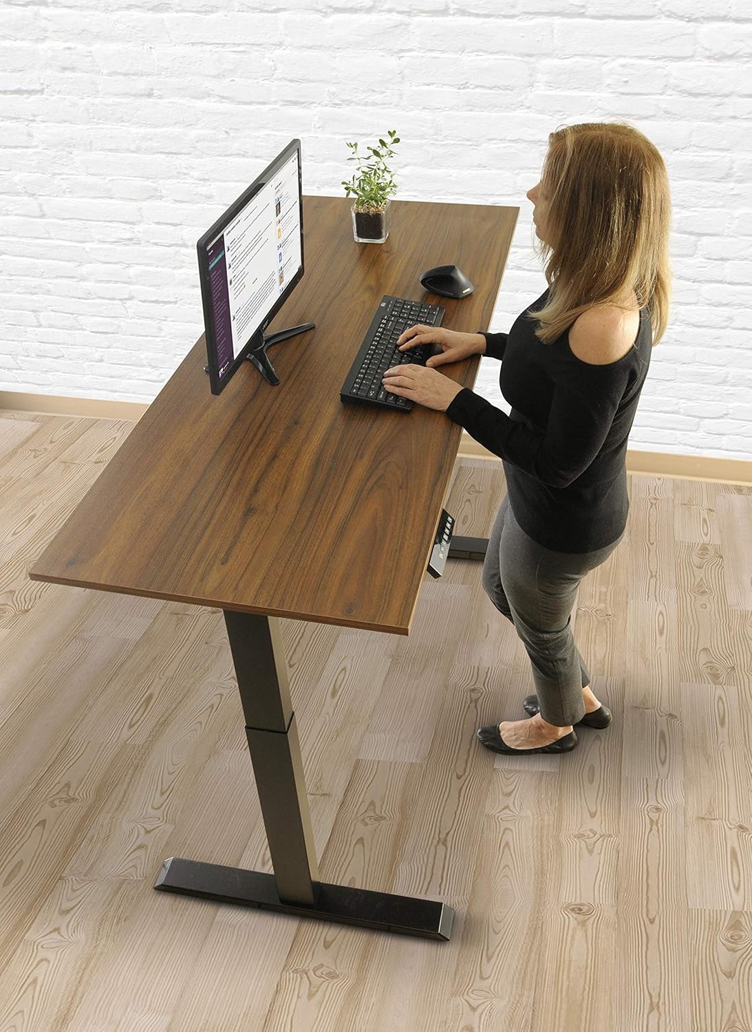 best standing desks on amazon on The Best Electric Standing Desk For Under 300 Thehomespender Com