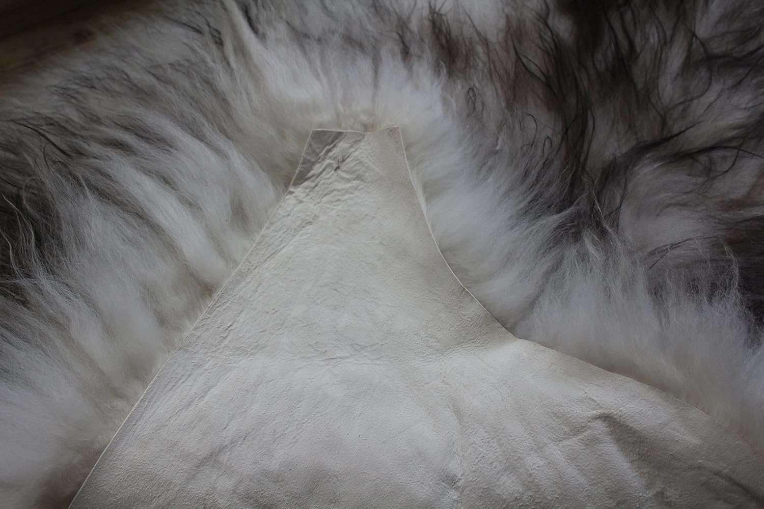 Genuine Icelandic Sheepskin Rug Throw (Shade of Grey): Kitchen & Dining