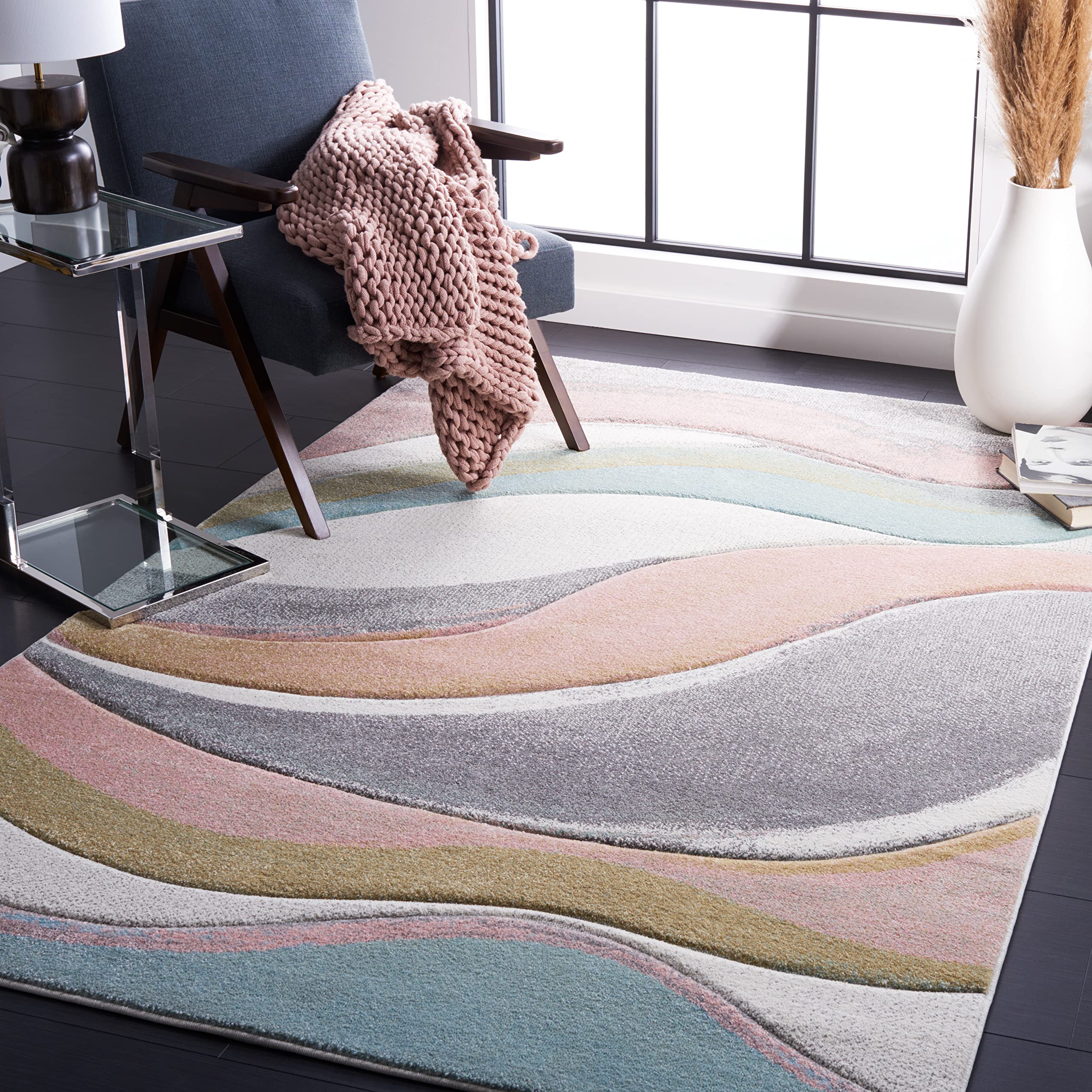 Safavieh Hollywood Collection Contemporary Rug for Living Room Dining Room Bedroom Short Pile Grey and Pink 31 x 60 Inch