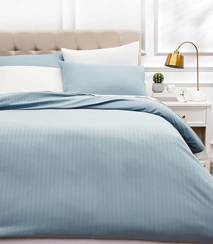 AmazonBasics Deluxe Microfiber Duvet Cover Set with pillow case(s) 200 x 200 cm, Spa Blue