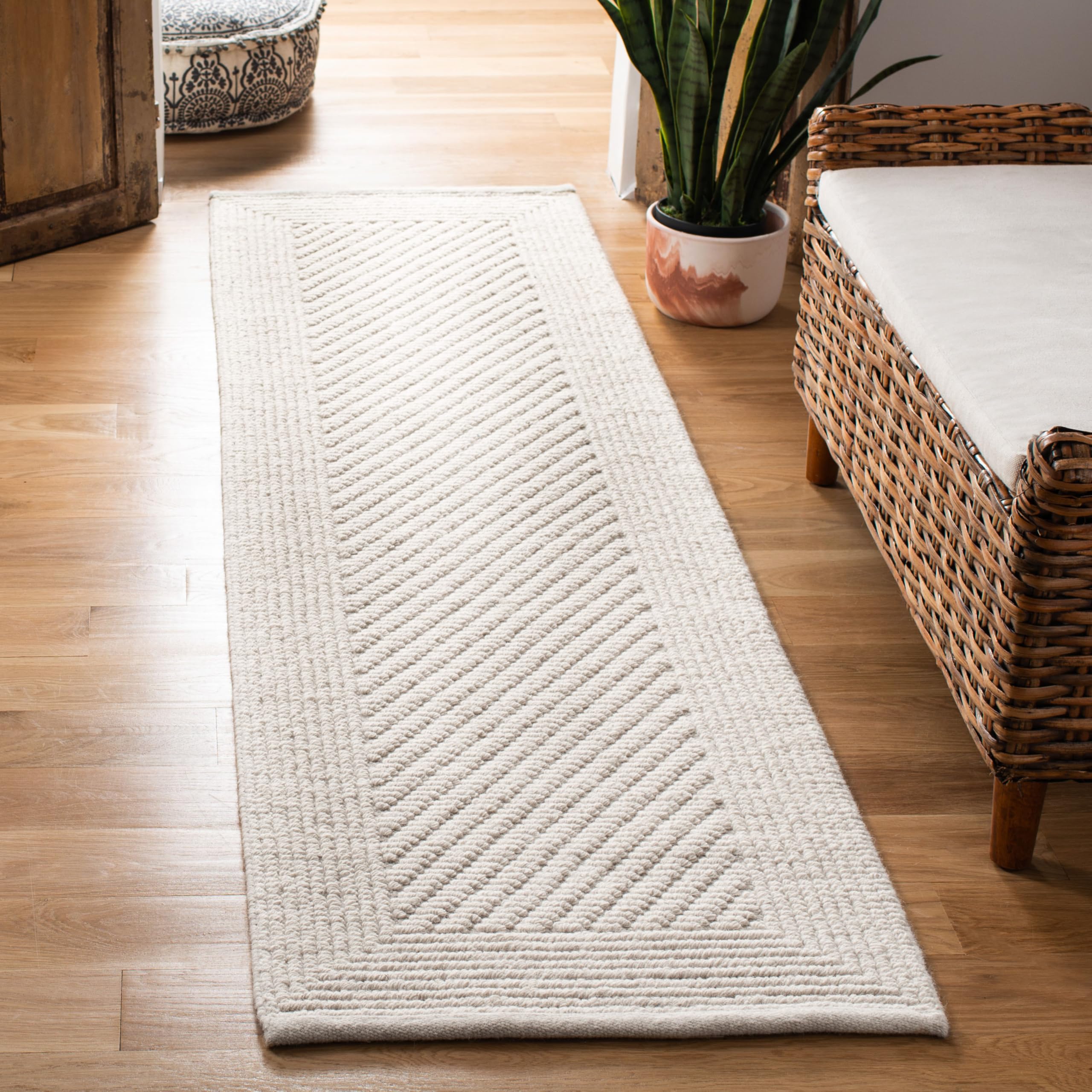 SAFAVIEH Natura Collection Runner Rug – 2’3″ x 10′, Ivory, Handmade Wool, Ideal for High Traffic Areas in Living Room, Bedroom (NAT450A)