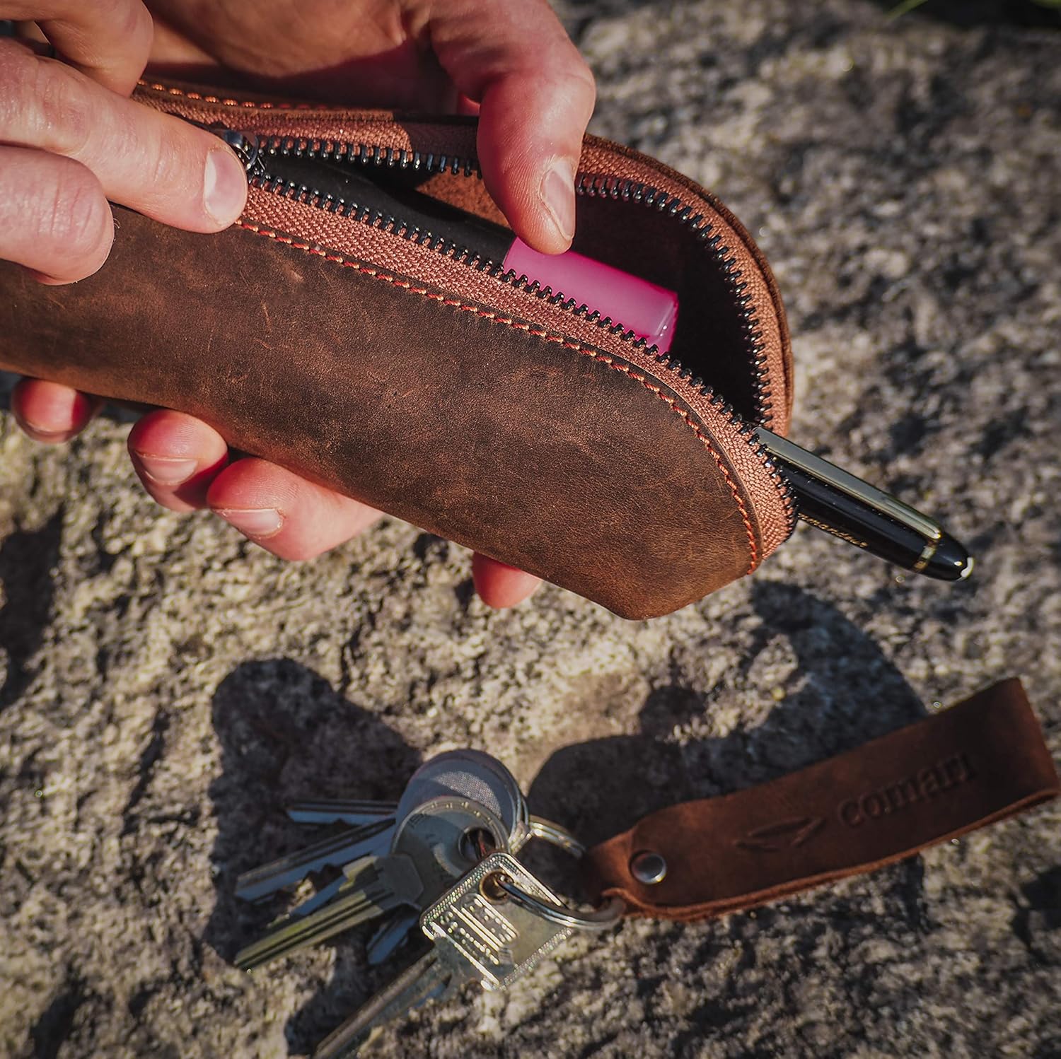 comari Premium Etui - Real Leather Pencil Case - Long Metal Zip - Free Keychain - Handmade Pen Pouch Genuine Leather (Vintage Brown) - Image 3