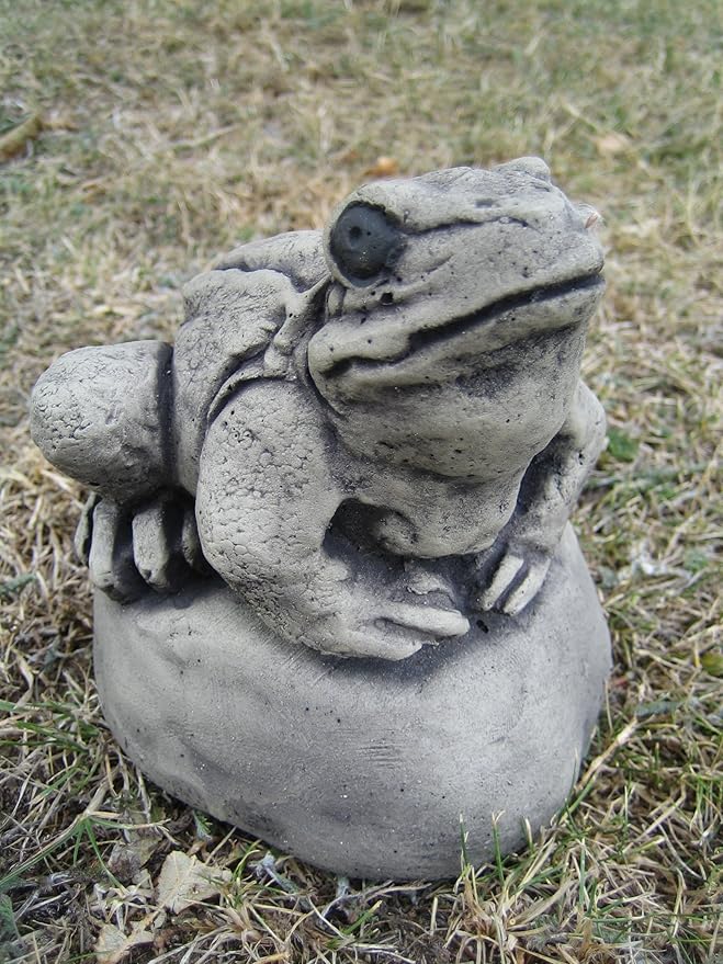 Medium frog stone garden ornament Amazon.co.uk Garden & Outdoors