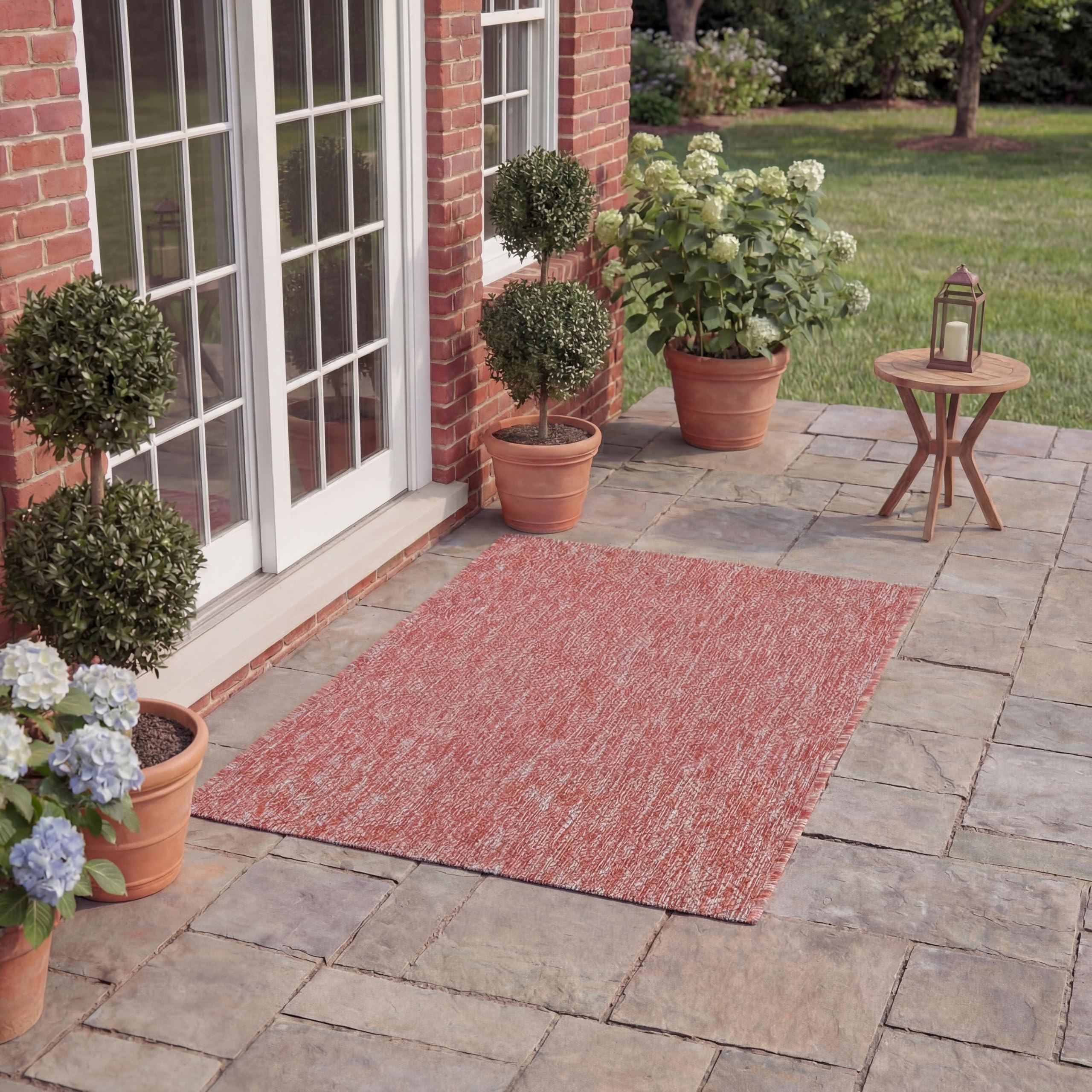 Safavieh Contemporary Indoor/Outdoor Woven Accent Area Rug, Courtyard Collection, CY8520, in Red / Red, 61 X 109 cm for Garden, Patio or Any Outdoor Space