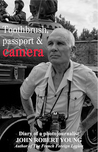 Download Toothbrush, passport & camera: Diary of a photojournalist (English Edition) PDF