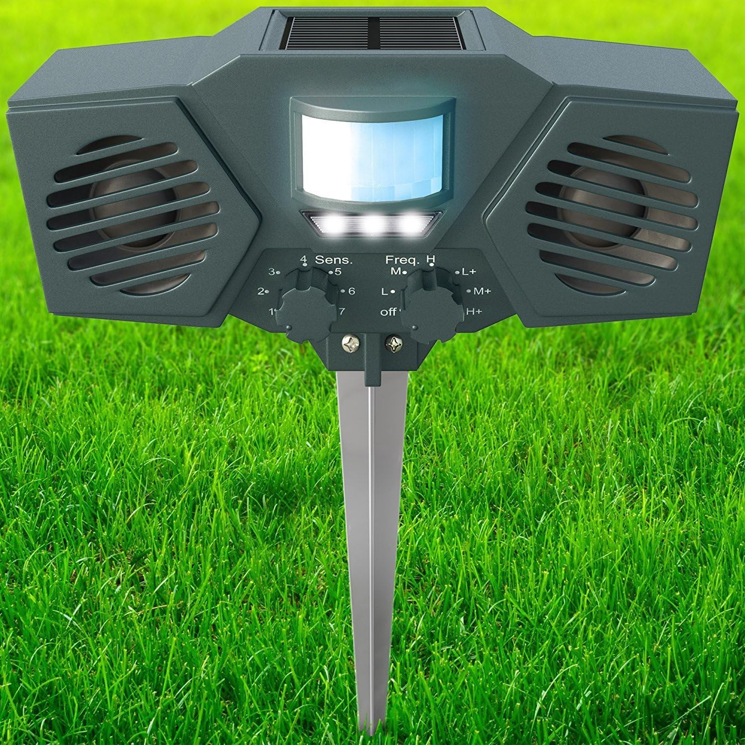 PestZilla 1 Powerful Solar Ultrasound with Flashing LED Lights Outdoor, Green