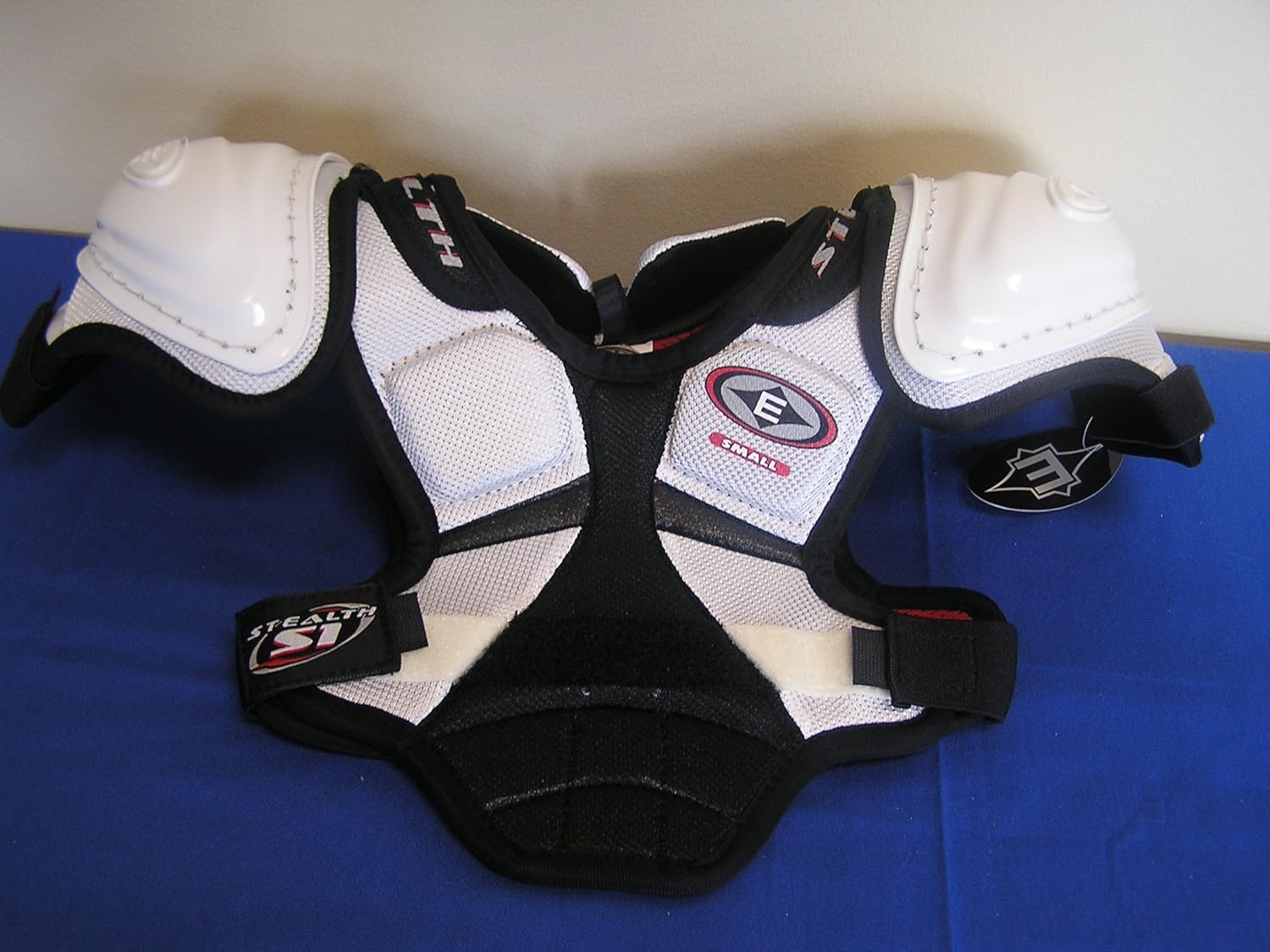 Easton Stealth S1 Youth Hockey Shoulder Pads Size Small : Field Hockey Protective Gear : Sports & Outdoors