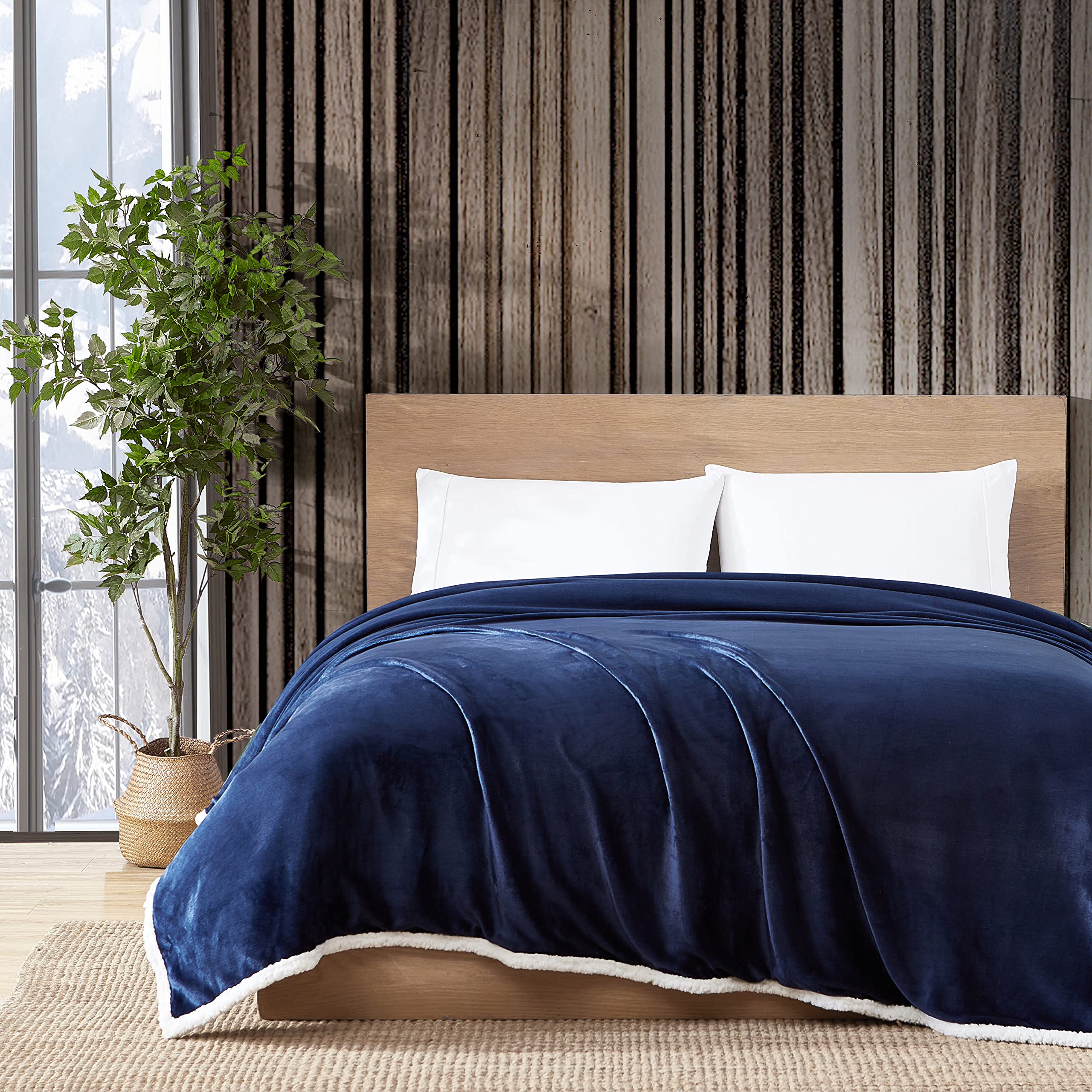 Eddie Bauer – King Blanket, Reversible Fleece & Faux Shearling Bedding, Plush Home Decor (Solid Navy, King)