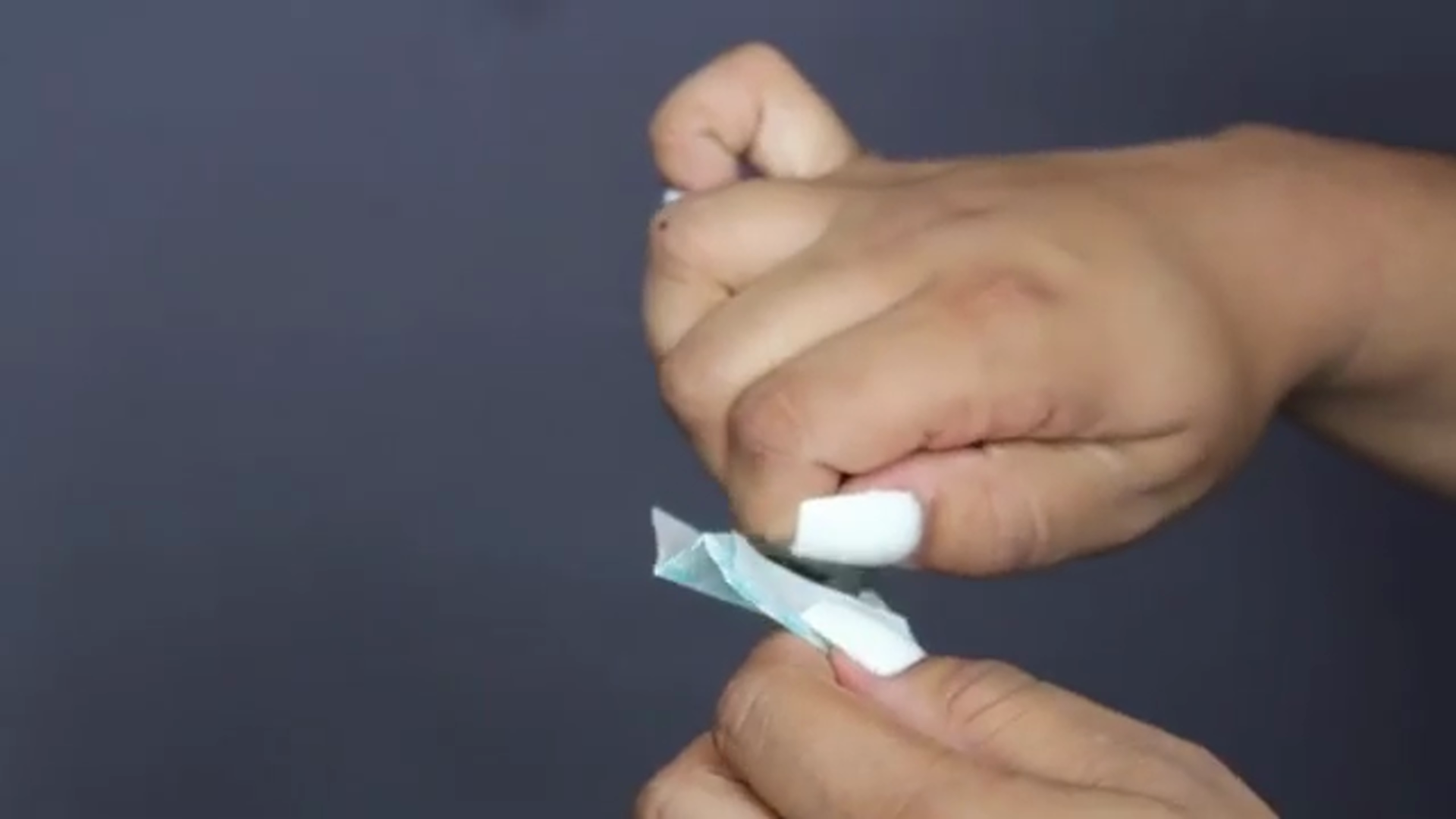 Watch How to split a double edge blade and load a razor – Black Widow ...