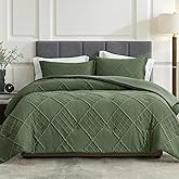 Amélie Home Queen Comforter Set, 3 Piece Green Jacquard Bedding Set with 2 Pillow Cases, Soft Microfiber Diamond Design, Lightweight All-Season for Bedroom & Dorm